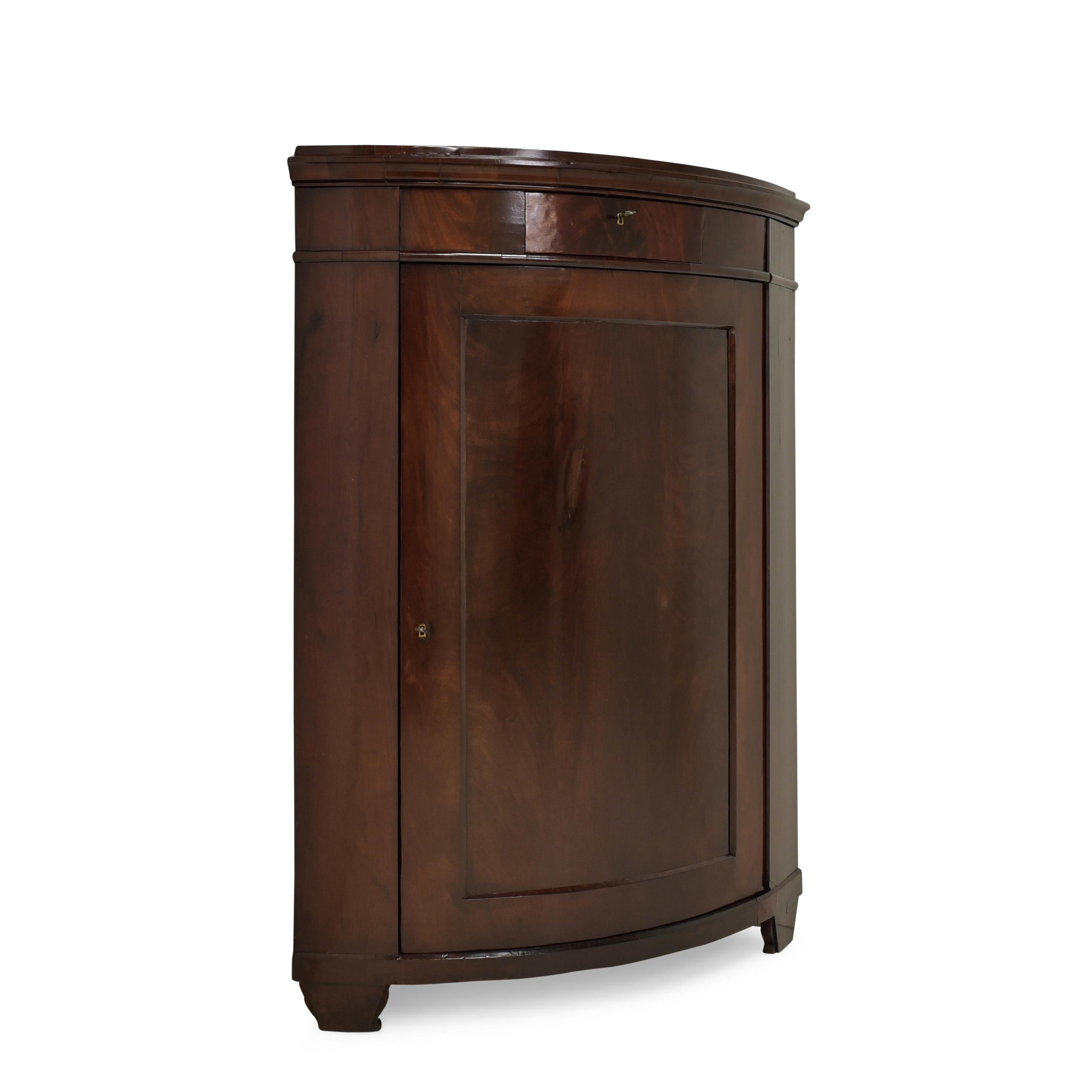 Corner cupboard restored Biedermeier around 1840 mahogany corner dresser

Features:
Single-door model with three shelves and small drawer
Drawer pronged
No-nonsense design
Relatively large model

Additional Information:
Material: Mahogany