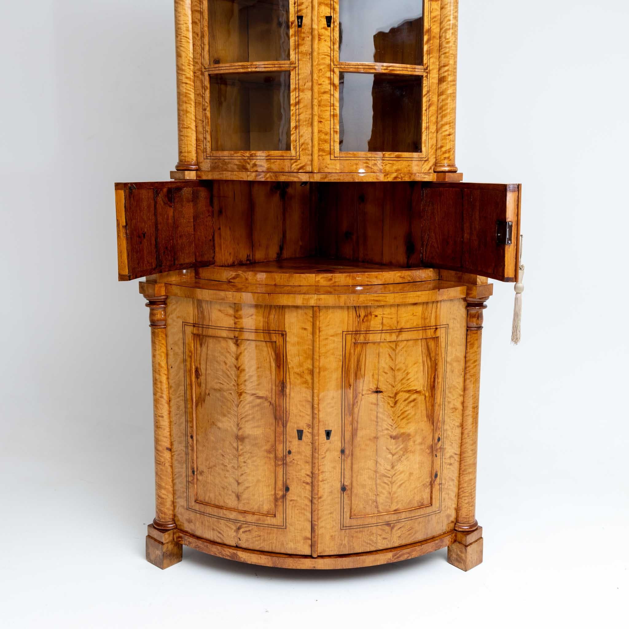 Biedermeier Corner Display Case, Northern Europe, 1st Half 19th Century For Sale 1