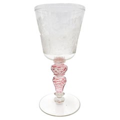 Verre Biedermeier en cristal décoré en relief avec tige en rose des années 50