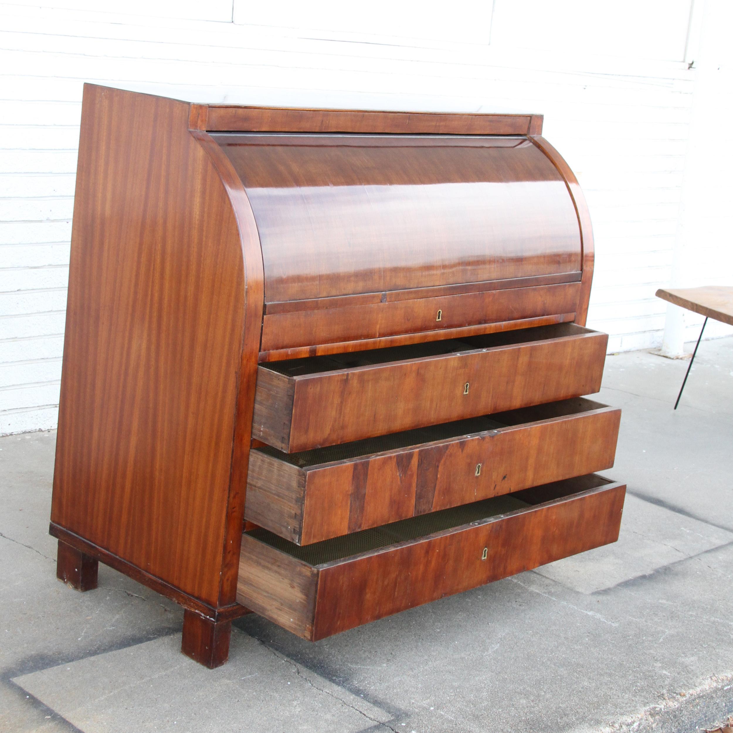 XIX secolo Scrivania Roll Top a cilindro Biedermeier con cassetti in vendita