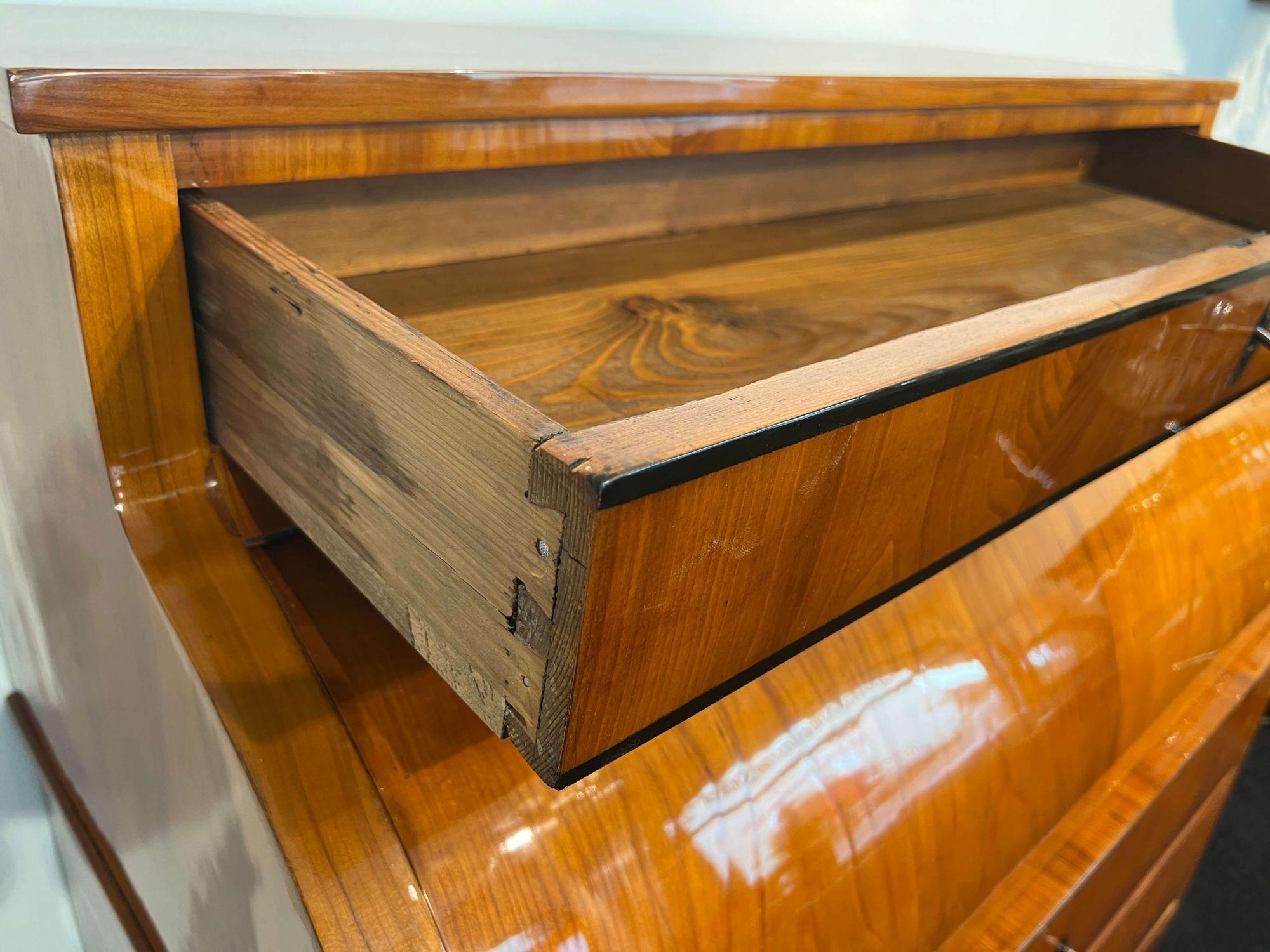 Biedermeier Cylinder Secretaire, Cherry Veneer, South Germany circa 1820 5