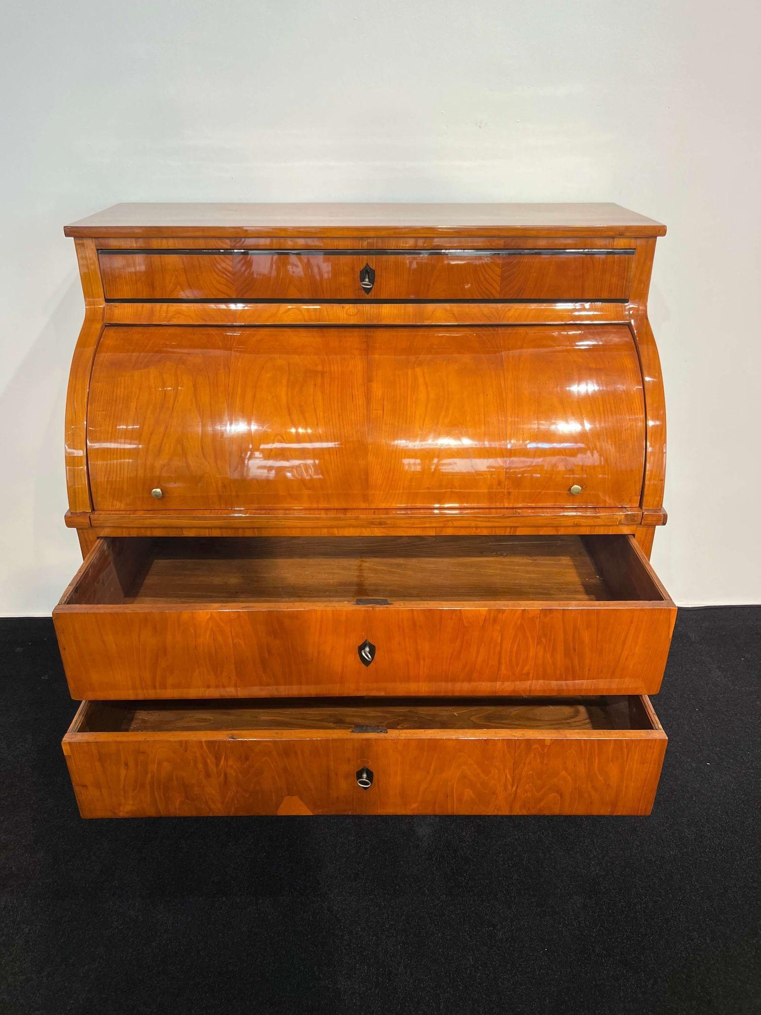 Biedermeier Cylinder Secretaire, Cherry Veneer, South Germany circa 1820 10