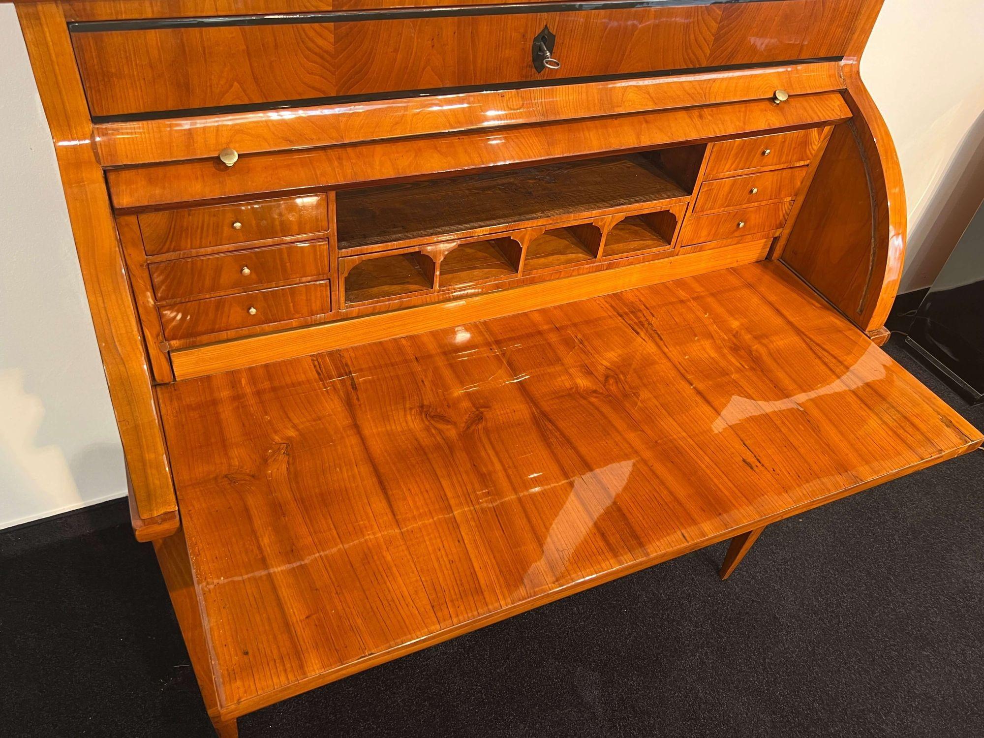 Biedermeier Cylinder Secretaire, Cherry Veneer, South Germany circa 1820 12