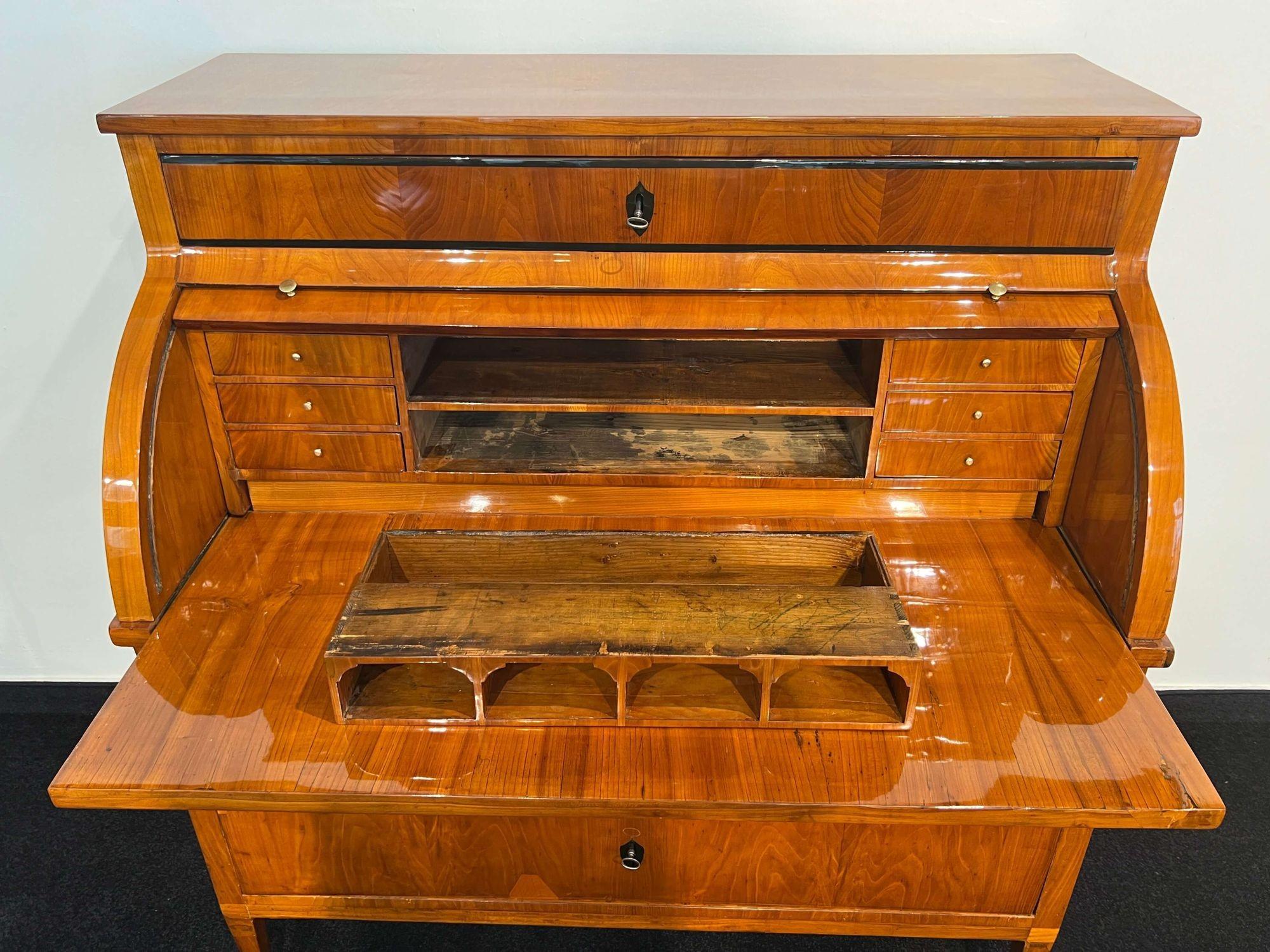 Biedermeier Cylinder Secretaire, Cherry Veneer, South Germany circa 1820 14