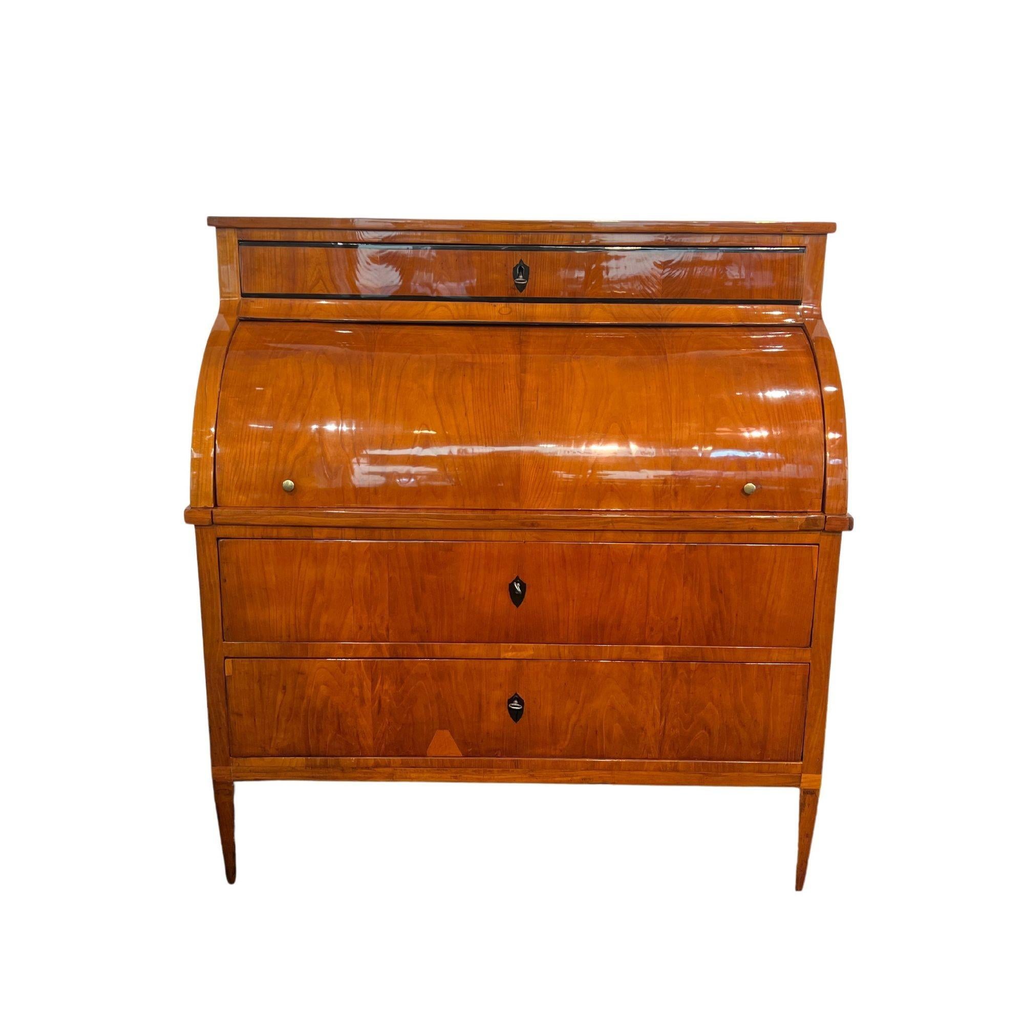 Very elegant neoclassical early Biedermeier Cylinder secretaire or roll-out office from Southern Germany around 1820.

Cherry veneered and solid, partly ebonized. Fully restored with high-gloss shellac French polish.
Pull out writing surface.