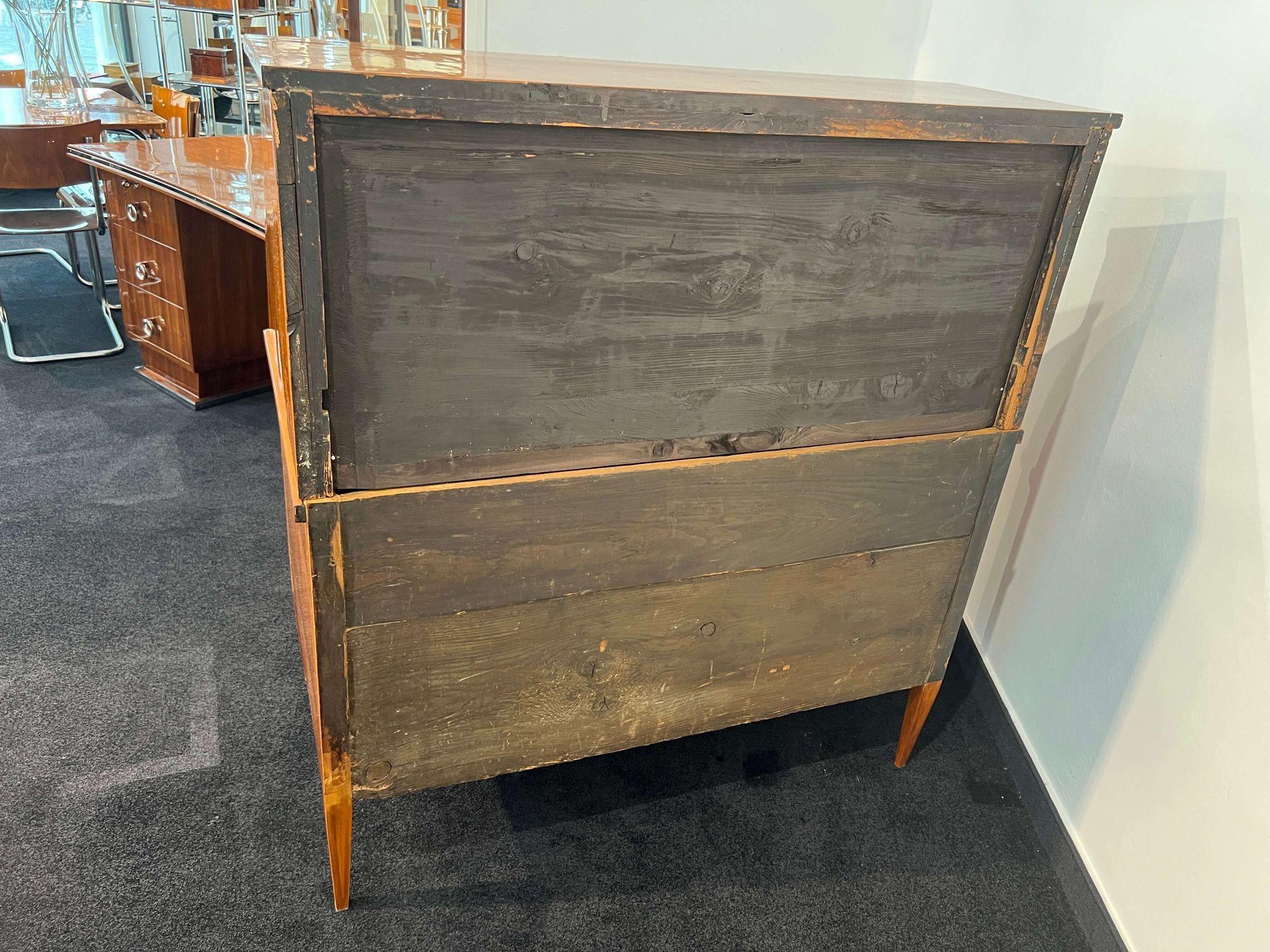 Biedermeier Cylinder Secretaire, Cherry Veneer, South Germany circa 1820 15
