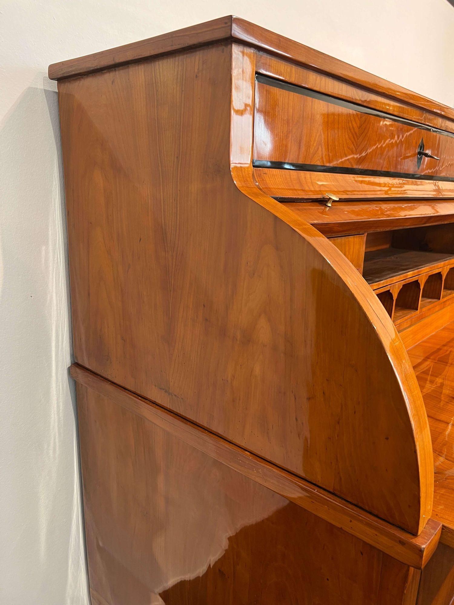 Early 19th Century Biedermeier Cylinder Secretaire, Cherry Veneer, South Germany circa 1820