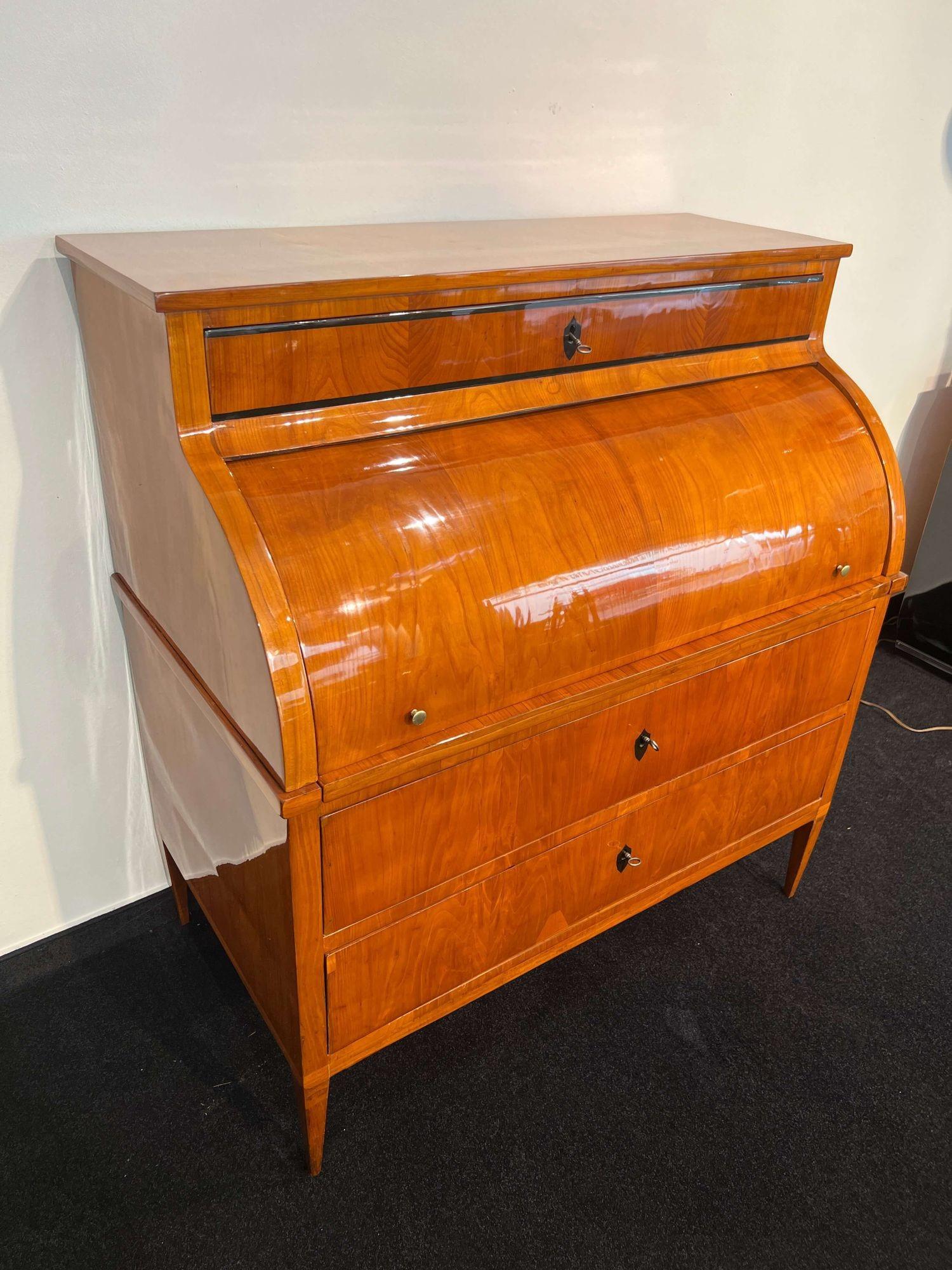 Biedermeier Cylinder Secretaire, Cherry Veneer, South Germany circa 1820 2