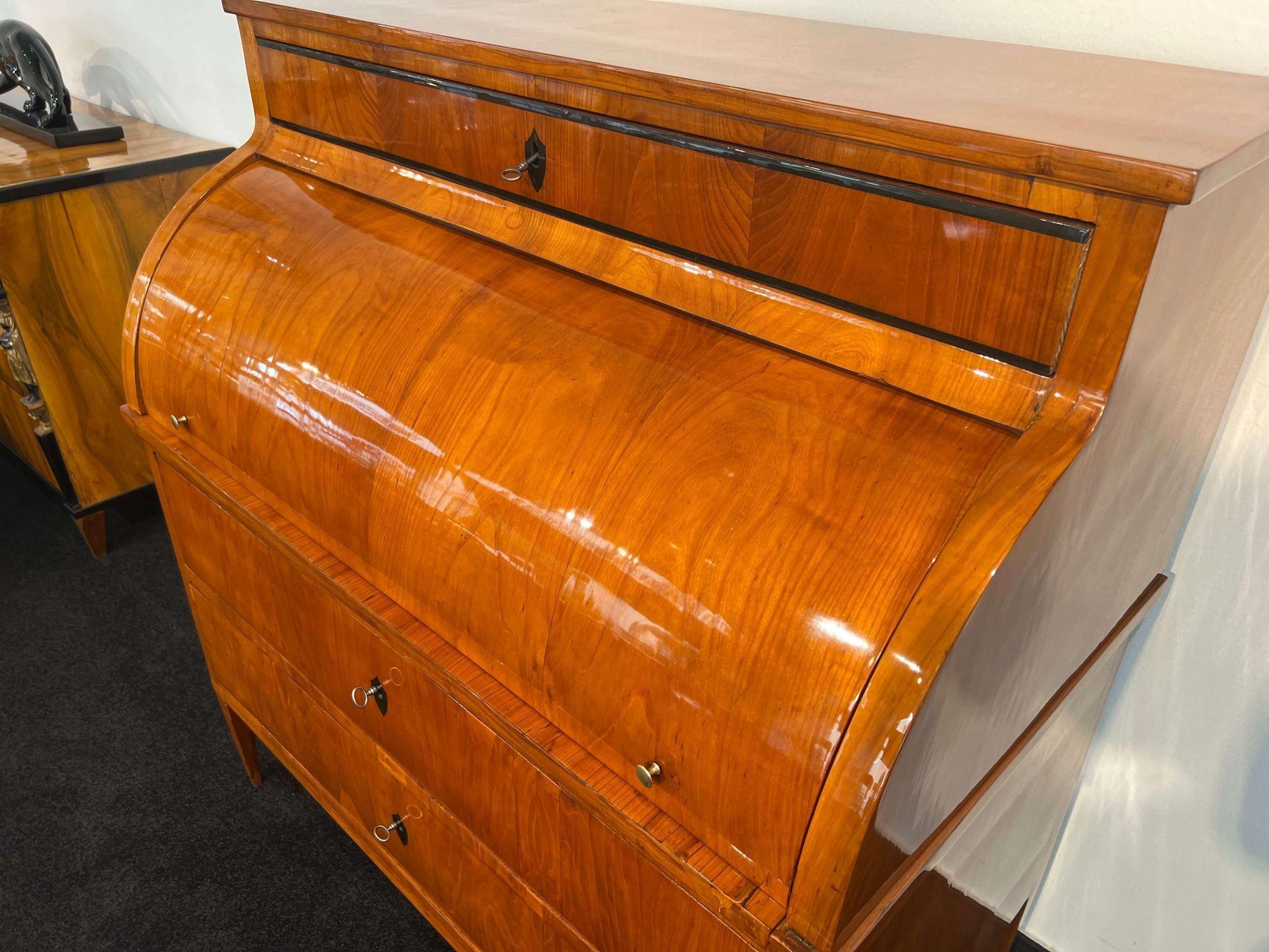 Biedermeier Cylinder Secretaire, Cherry Veneer, South Germany circa 1820 3