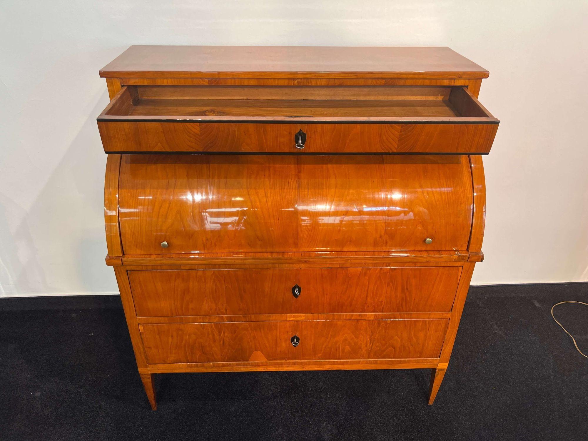 Biedermeier Cylinder Secretaire, Cherry Veneer, South Germany circa 1820 4