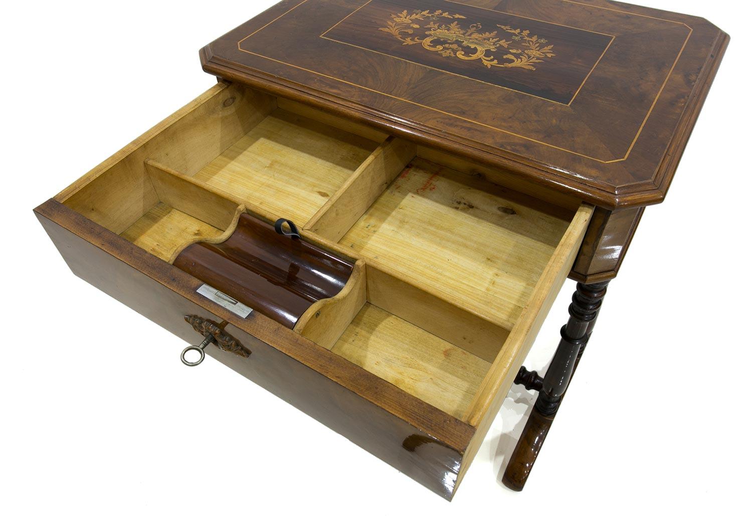 Biedermeier Decorative Thread Table with Marquetry Details, France, circa 1820 For Sale 1