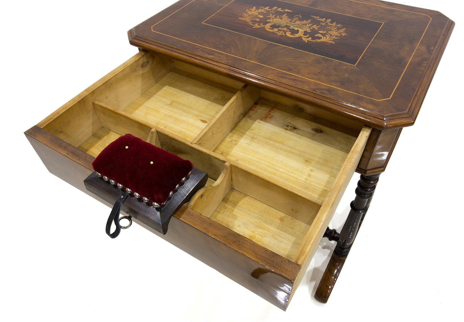 Biedermeier Decorative Thread Table with Marquetry Details, France, circa 1820 For Sale 2