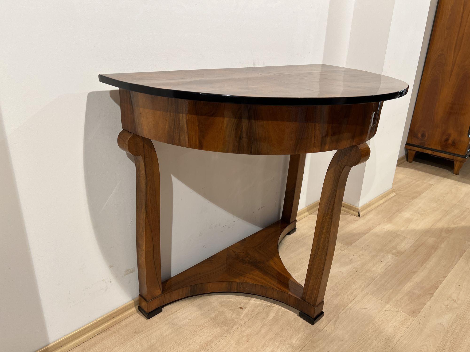 Biedermeier Demi-Lune Console Table, Walnut Veneer, Maple, Austria, circa 1830 For Sale 5