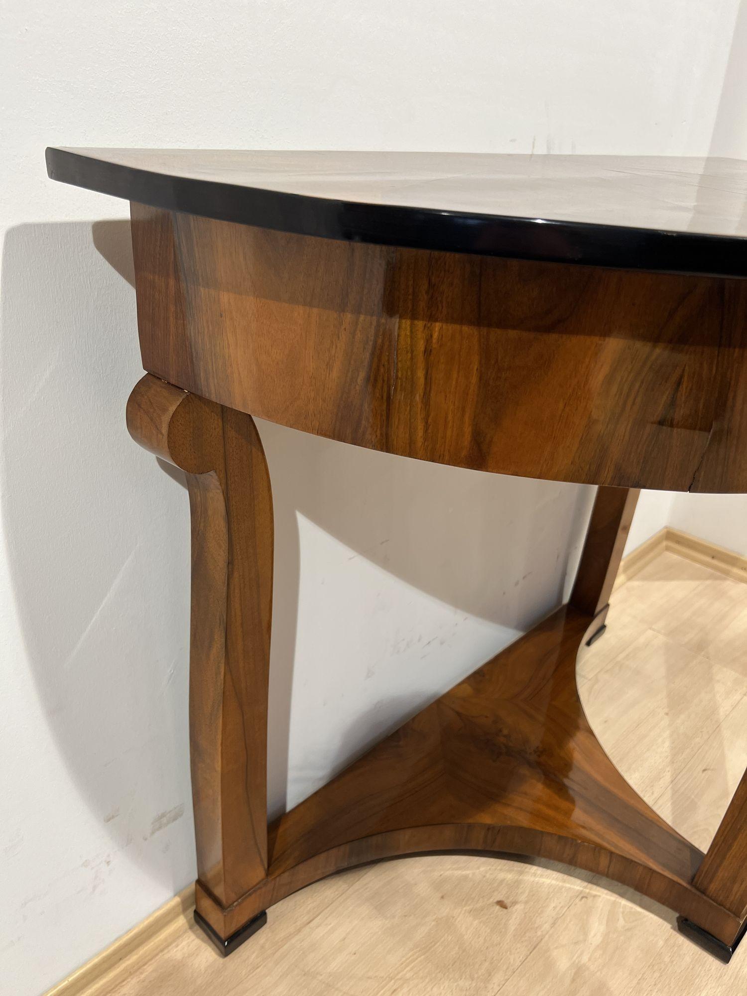 Biedermeier Demi-Lune Console Table, Walnut Veneer, Maple, Austria, circa 1830 For Sale 6