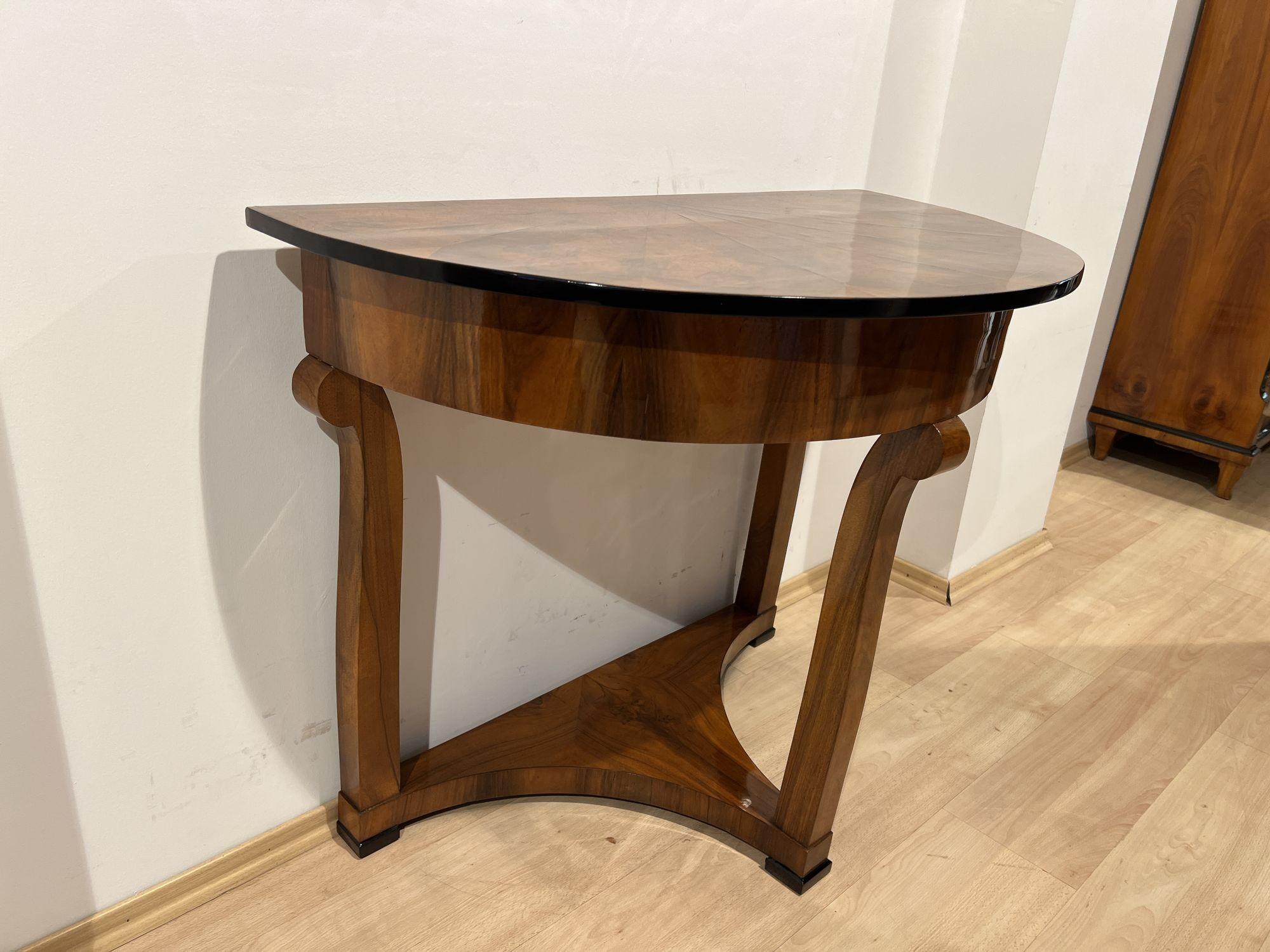 Biedermeier Demi-Lune Console Table, Walnut Veneer, Maple, Austria, circa 1830 For Sale 3