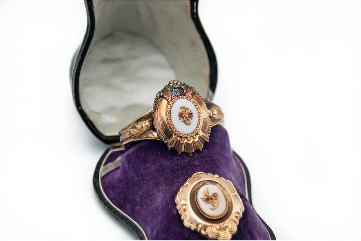 Biedermeier demi-parure: bracelet, brooch, earrings in original case, circa 1850 For Sale 1