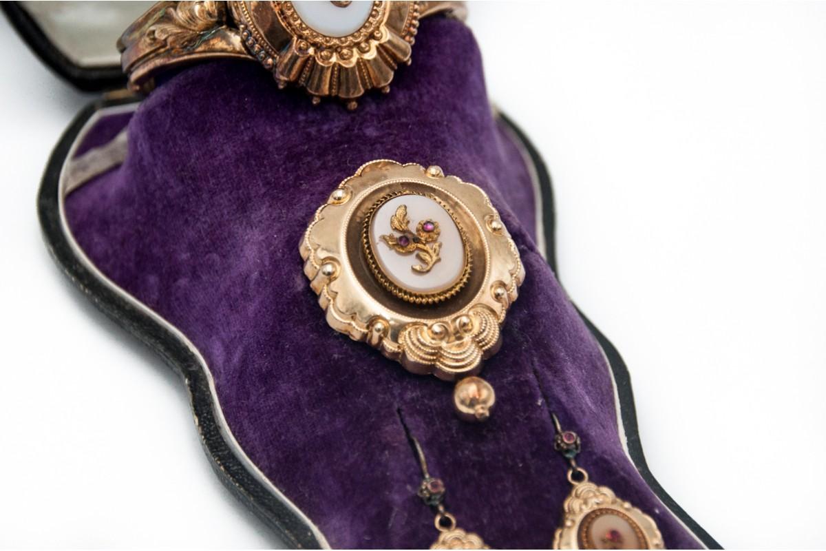 Biedermeier demi-parure: bracelet, brooch, earrings in original case, circa 1850 For Sale 2