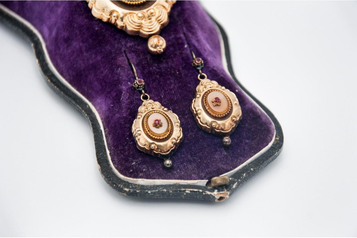 Biedermeier demi-parure: bracelet, brooch, earrings in original case, circa 1850 For Sale 3