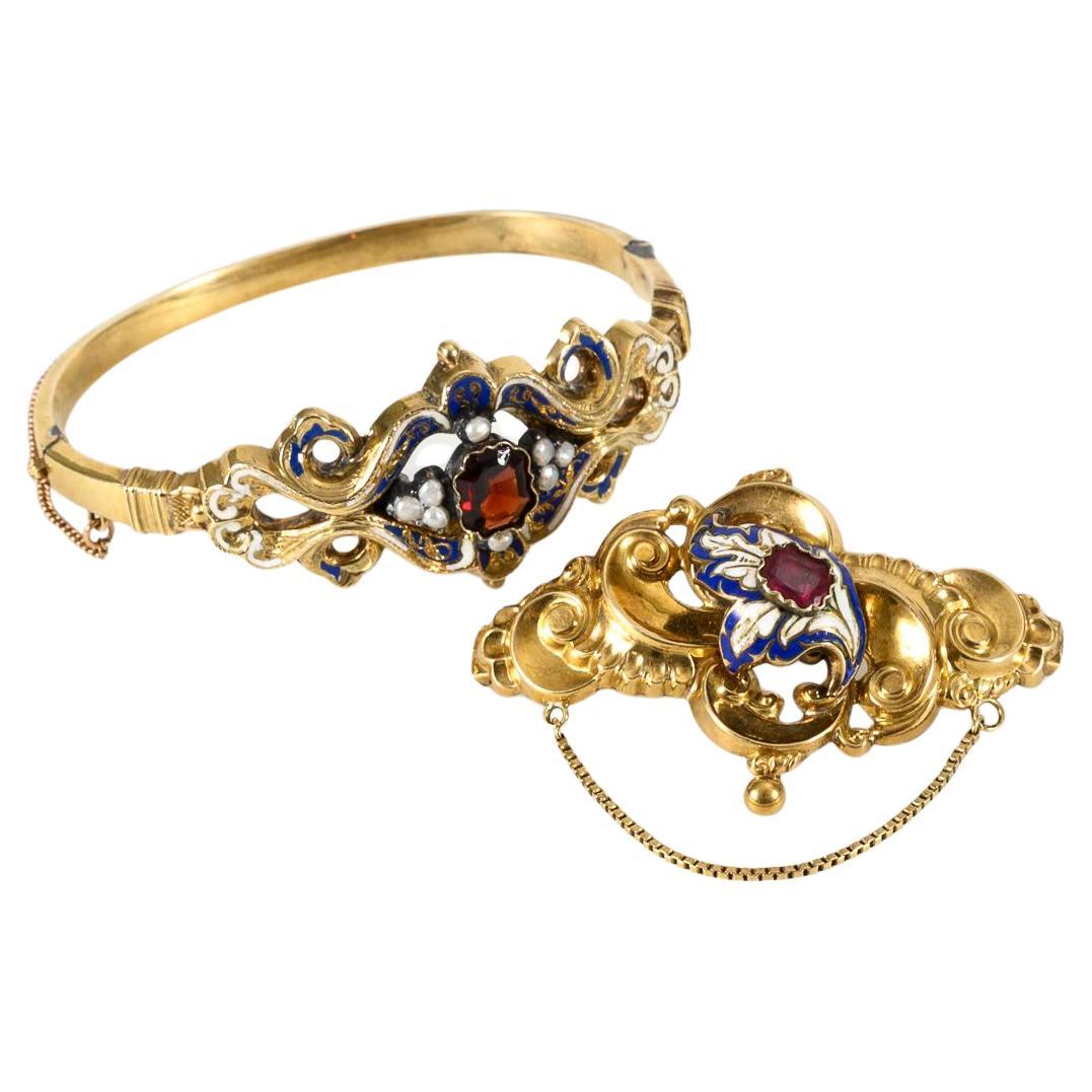 Biedermeier demi-parure, gold bracelet and brooch with garnets & enamel, 1850s. For Sale