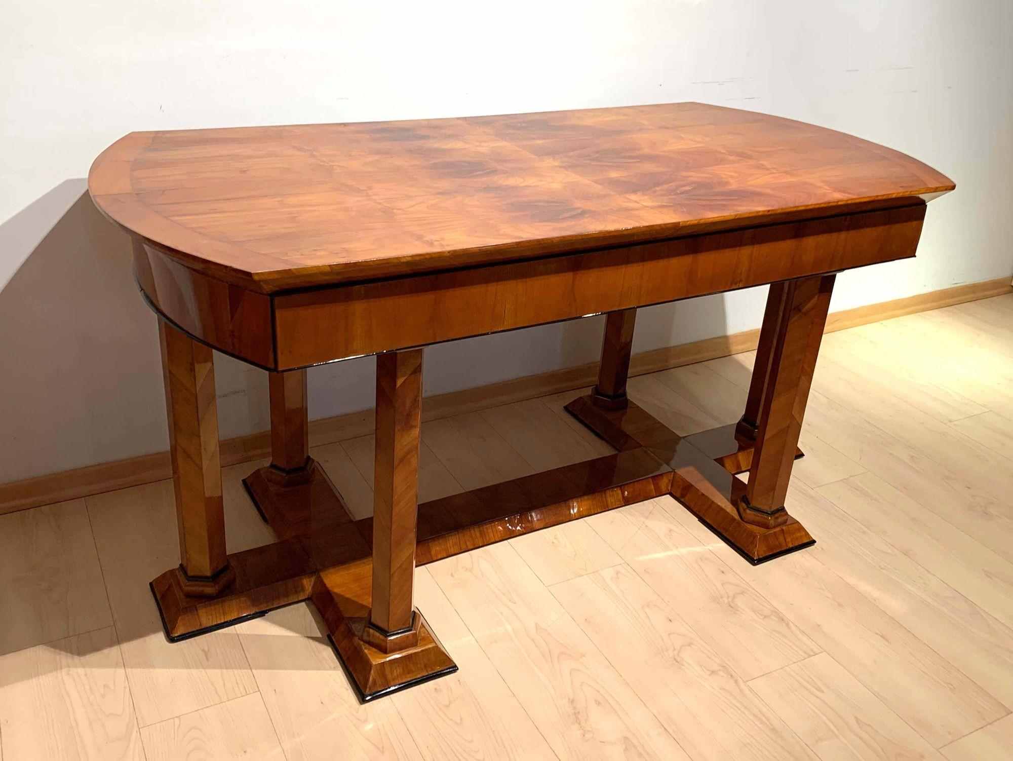 Tedesco Scrivania Biedermeier, impiallacciatura di ciliegio, sei colonne, Austria, circa 1830 in vendita