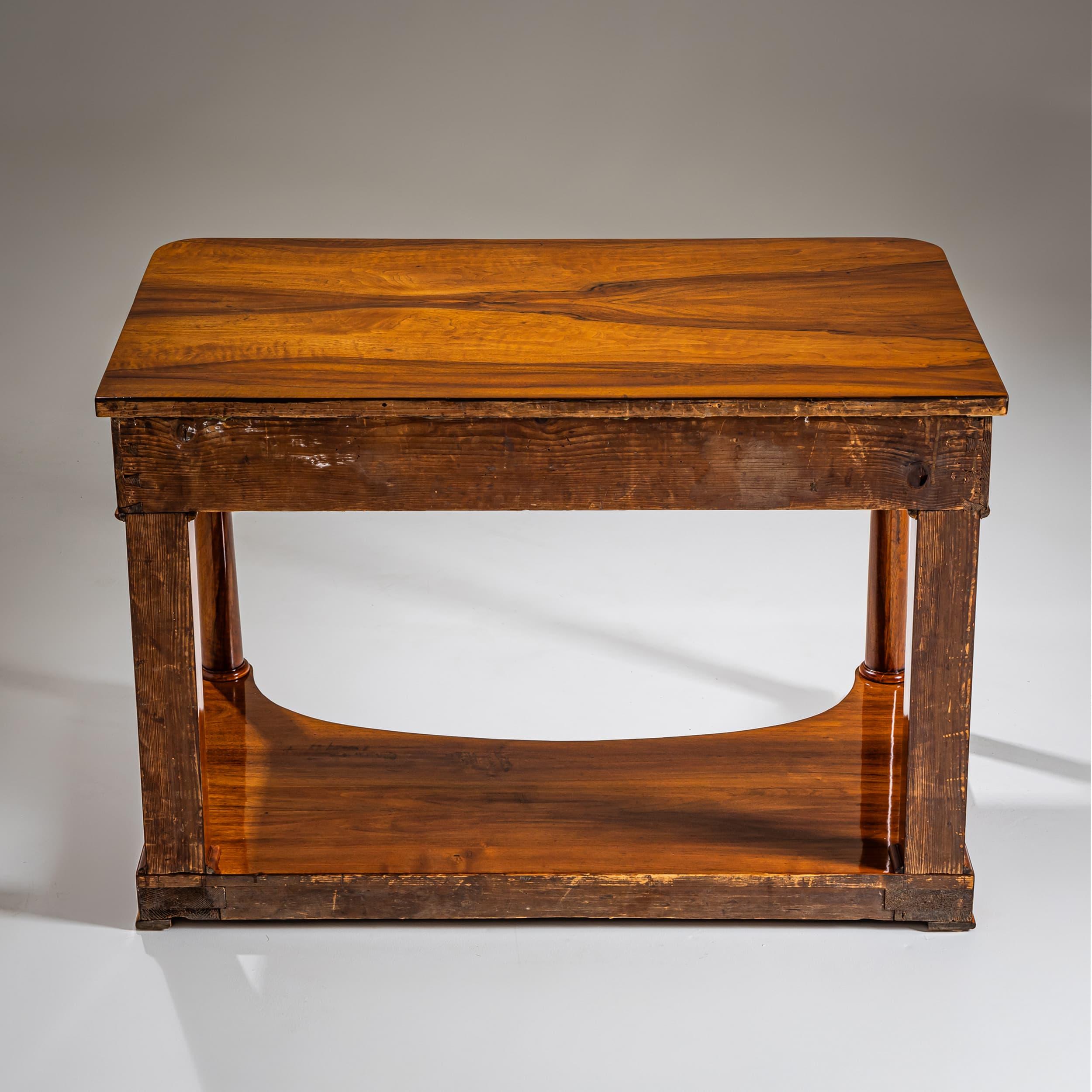 Biedermeier-Schreibtisch, um 1820 (Walnuss) im Angebot