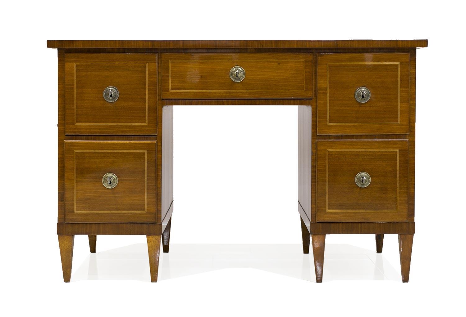 European Biedermeier Desk in Walnut Veneer, Germany, circa 1830 For Sale