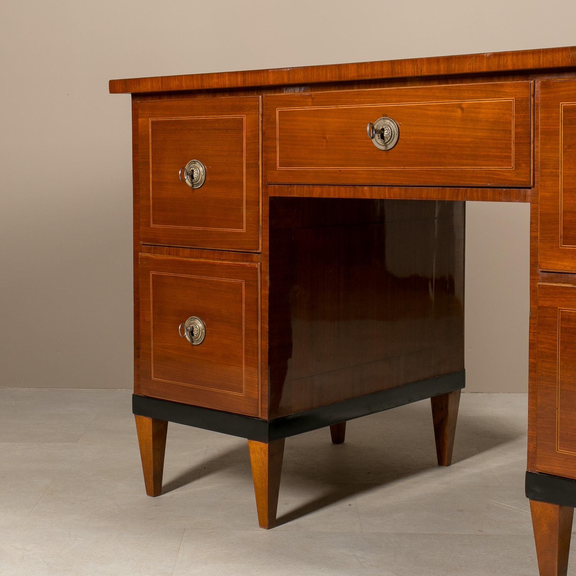 Escritorio Biedermeier en chapa de nogal, Alemania, hacia 1830 en Bueno estado para la venta en Wrocław, Poland