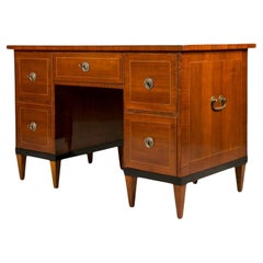 Biedermeier-Schreibtisch in Nussbaumfurnier, Deutschland, um 1830