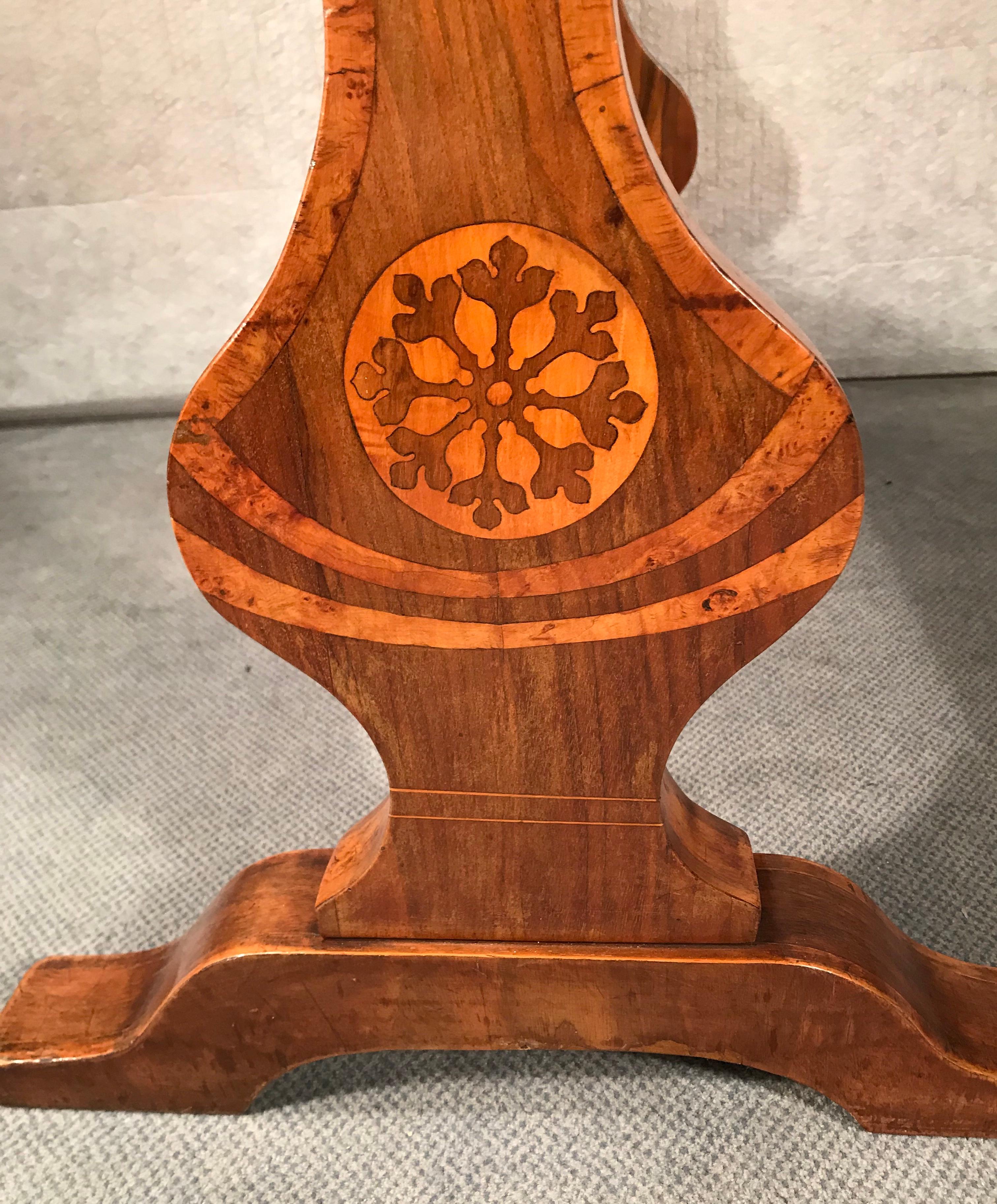 Biedermeier Desk, Walnut Veneer, Vienna, 1820-1830 2
