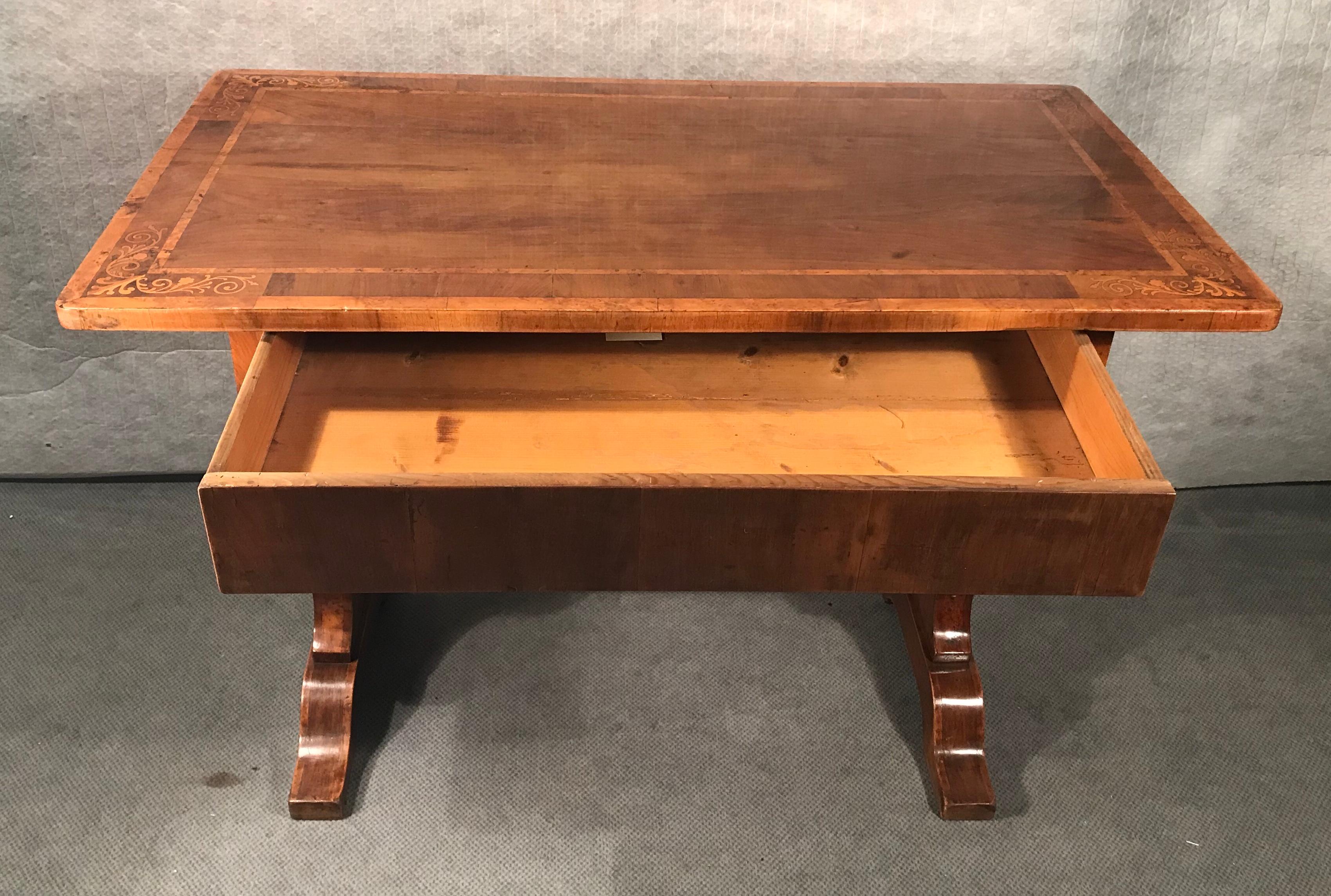 Marquetry Biedermeier Desk, Walnut Veneer, Vienna, 1820-1830
