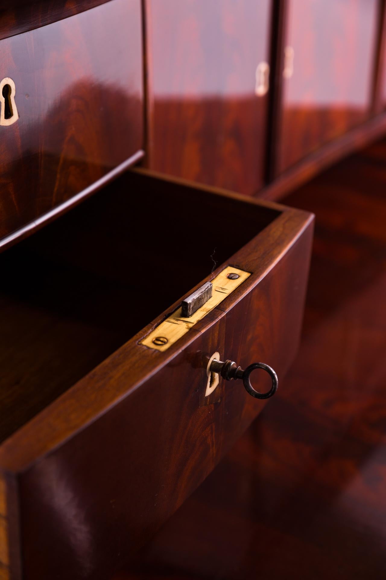 Biedermeier Desk with Extension, Polished Mahogany, Dark, Wooden, circa 1840 For Sale 10