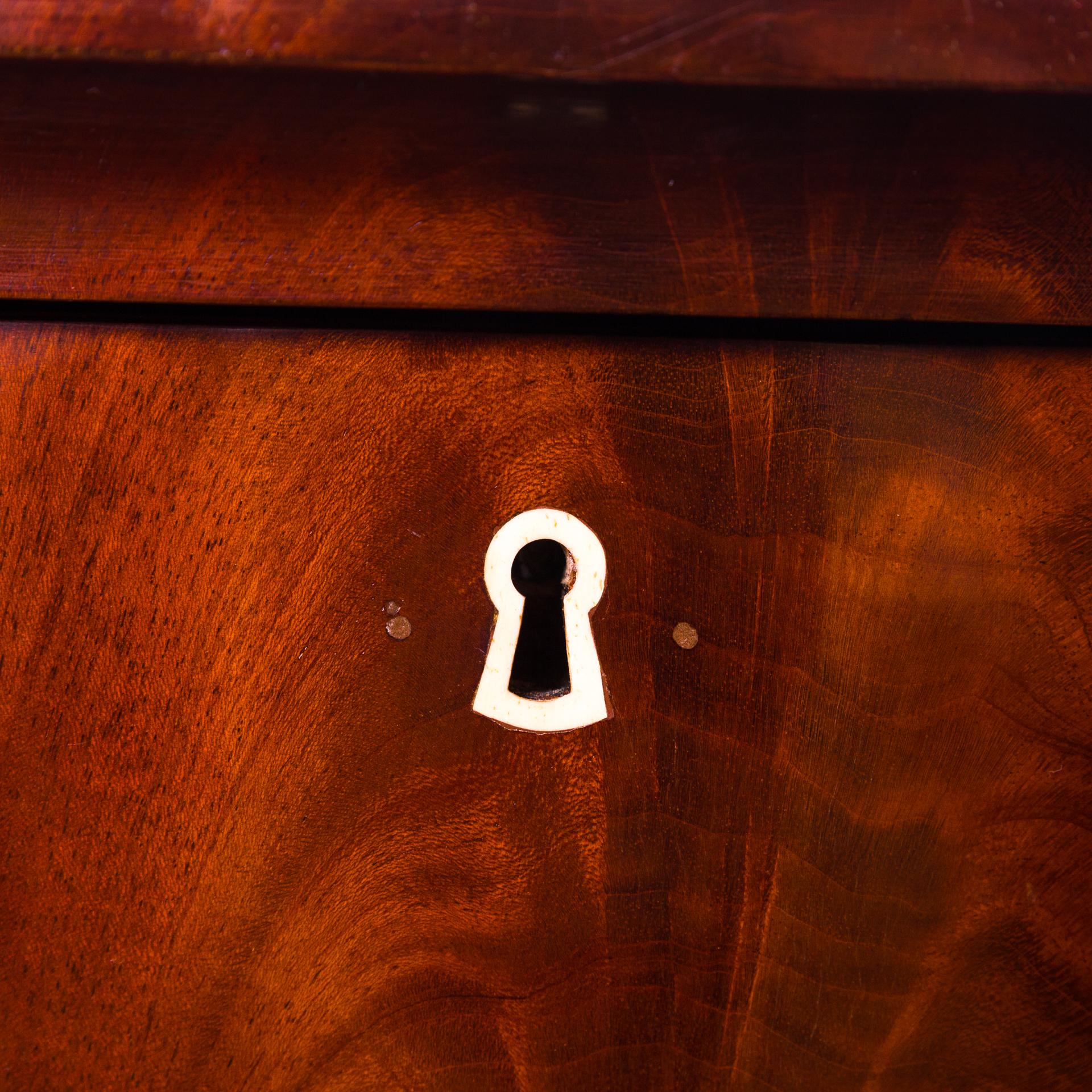 Biedermeier Desk with Extension, Polished Mahogany, Dark, Wooden, circa 1840 For Sale 14