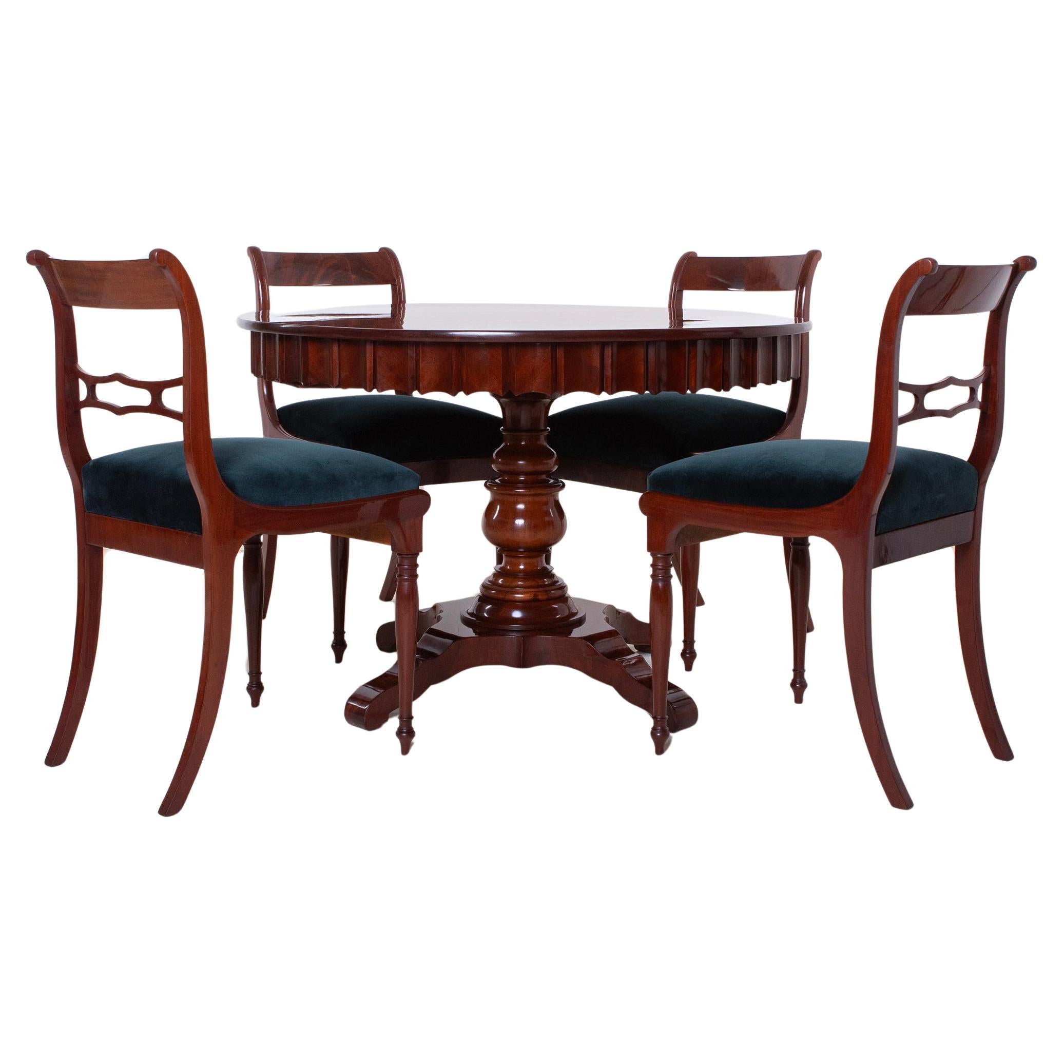 Ensemble de salle à manger Biedermeier, table ronde, 4 chaises, entièrement restaurée, 19ème siècle