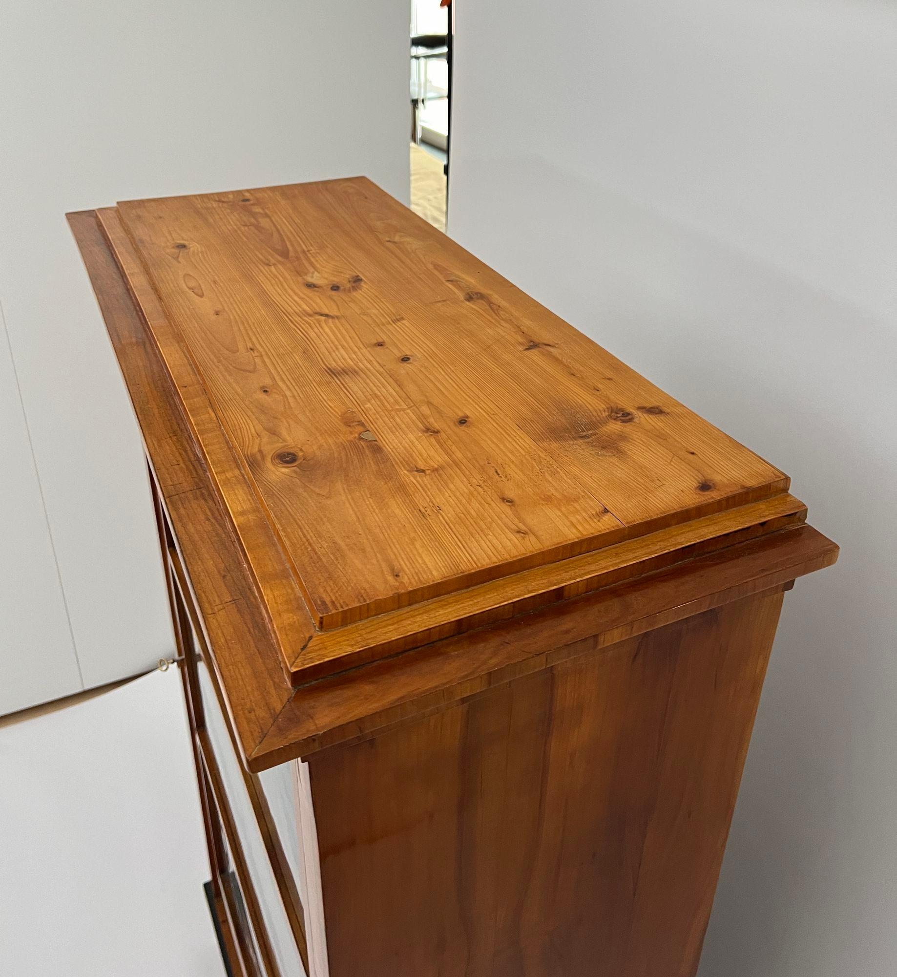 Vitrine Biedermeier, placage de cerisier, loupe de frêne, Autriche vers 1820 en vente 6