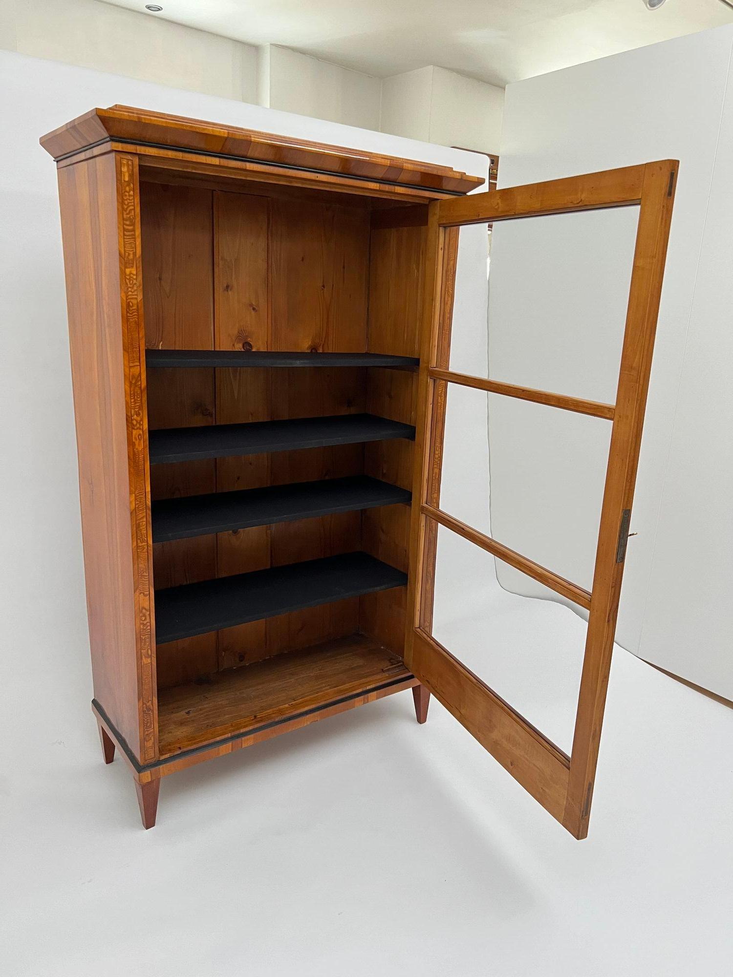 Vitrine Biedermeier, placage de cerisier, loupe de frêne, Autriche vers 1820 en vente 8