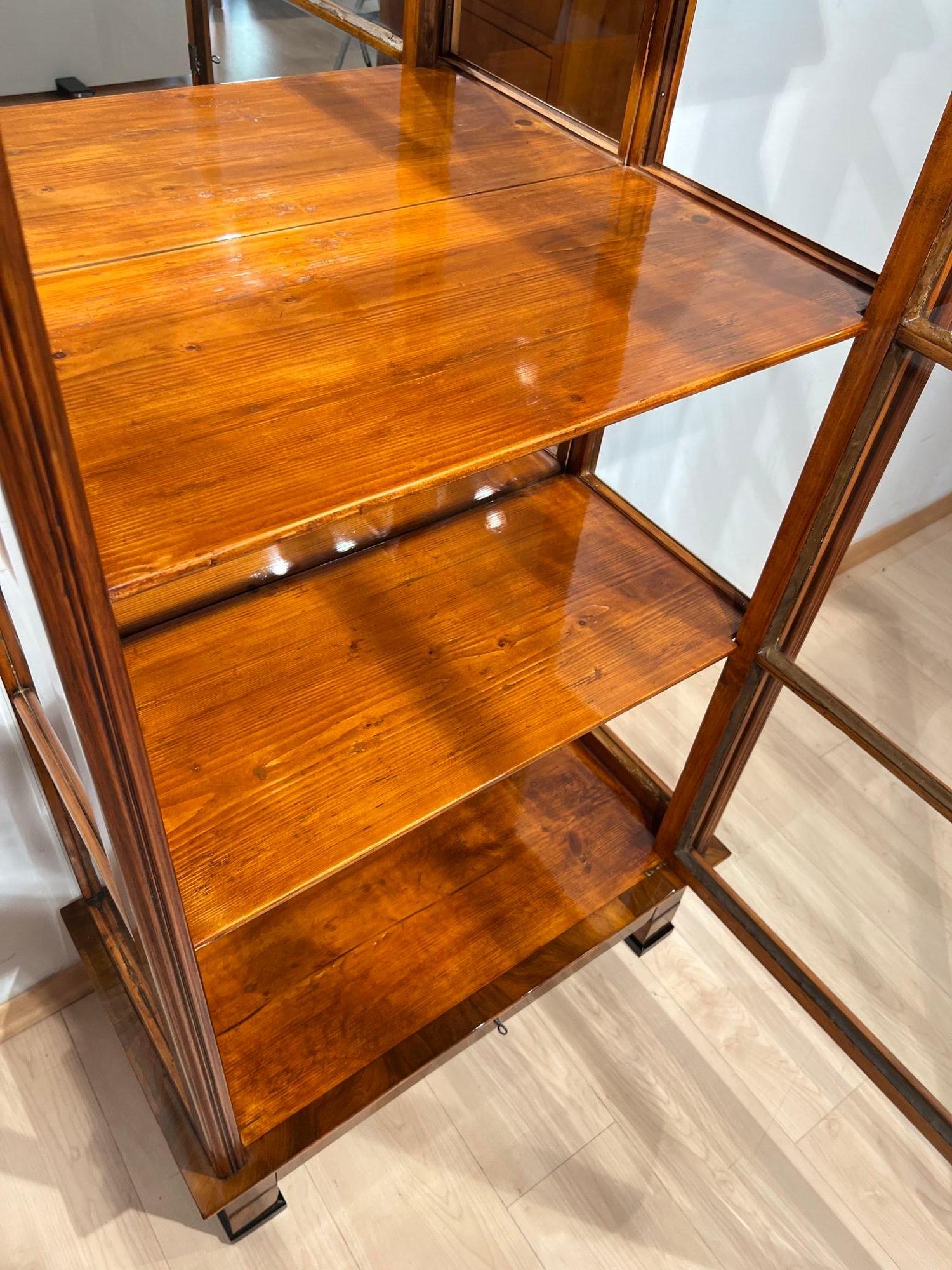 Biedermeier Display Case, Walnut, 3 Sides Glass, South Germany circa 1830 13