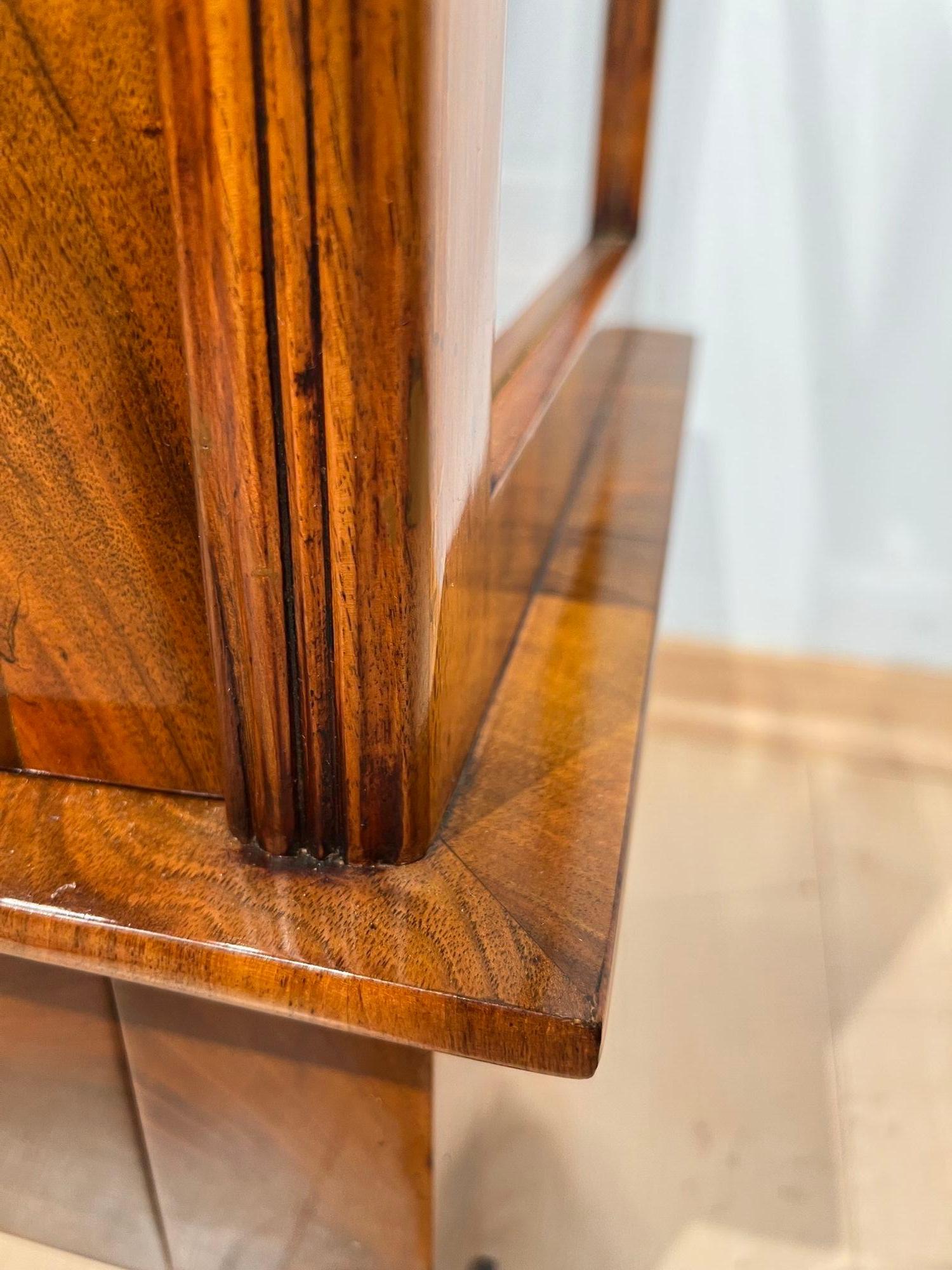 Biedermeier Display Case, Walnut, 3 Sides Glass, South Germany circa 1830 15