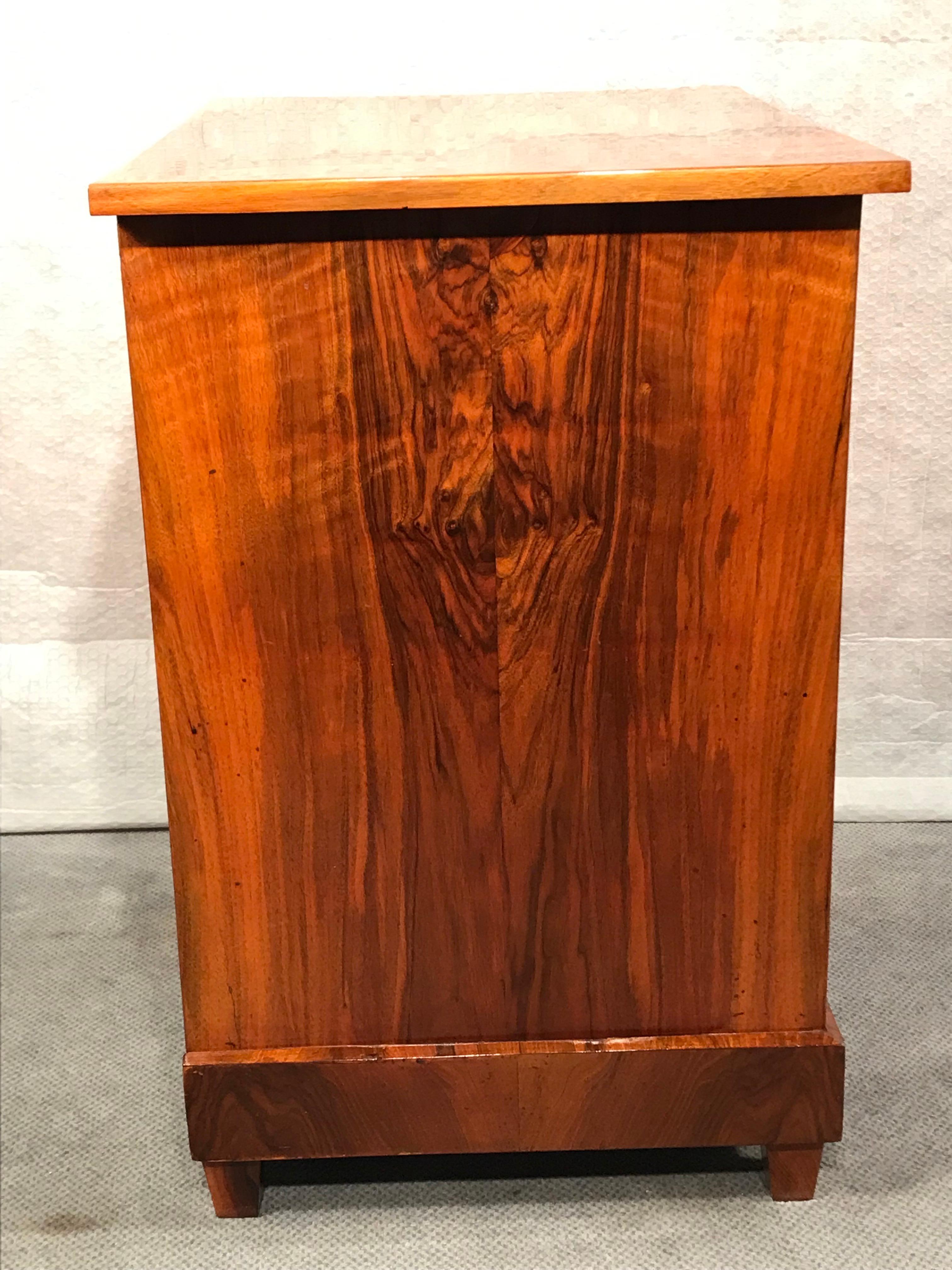 Impiallacciato Comò Biedermeier, 1830, Noce in vendita