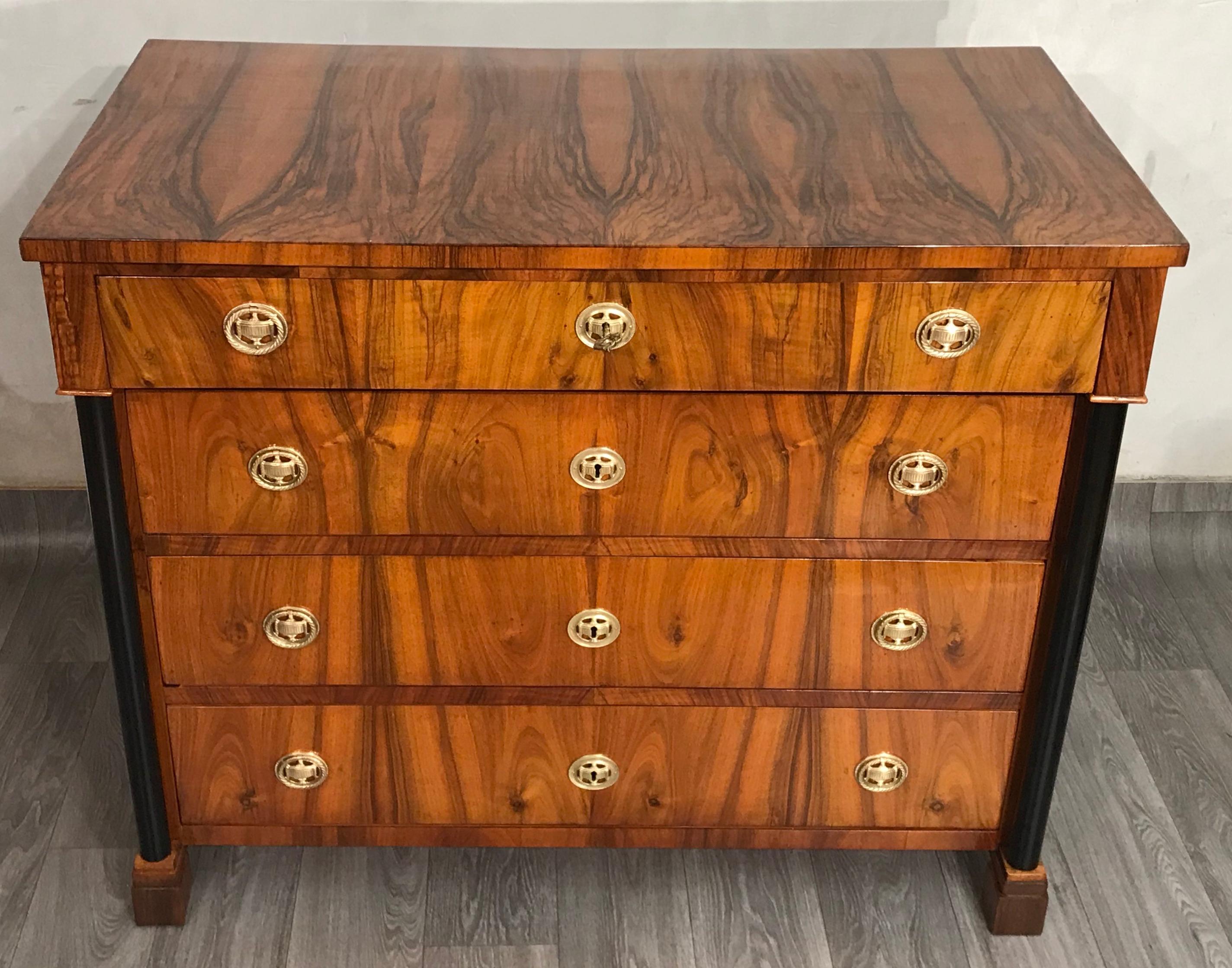 Biedermeier Dresser, South German, 1820.
This classic original four drawer Biedermeier dresser is embellished with a beautiful walnut veneer. The ebonized columns add a modern touch to this pretty chest of drawers. The dresser comes refinished and