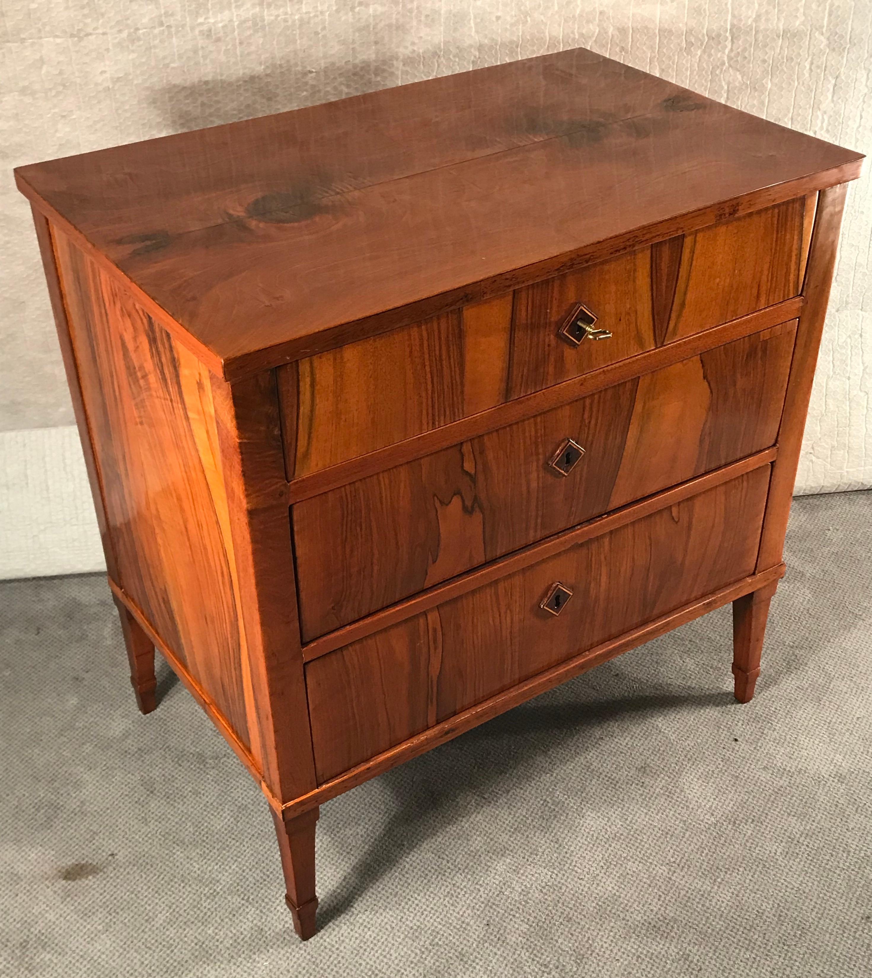 Biedermeier Dresser, South German 1820, Walnut In Good Condition In Belmont, MA