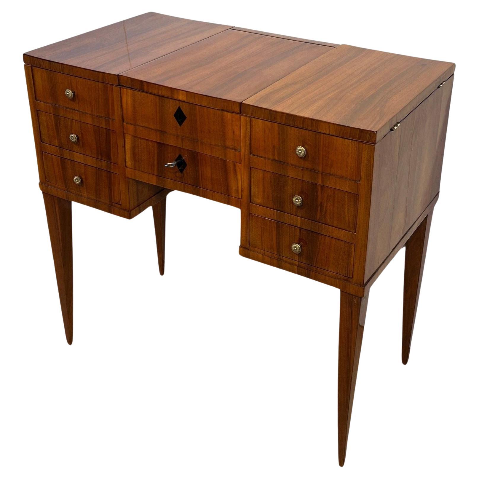 Biedermeier Dressing Table, Walnut Veneer, South Germany circa 1830 For Sale