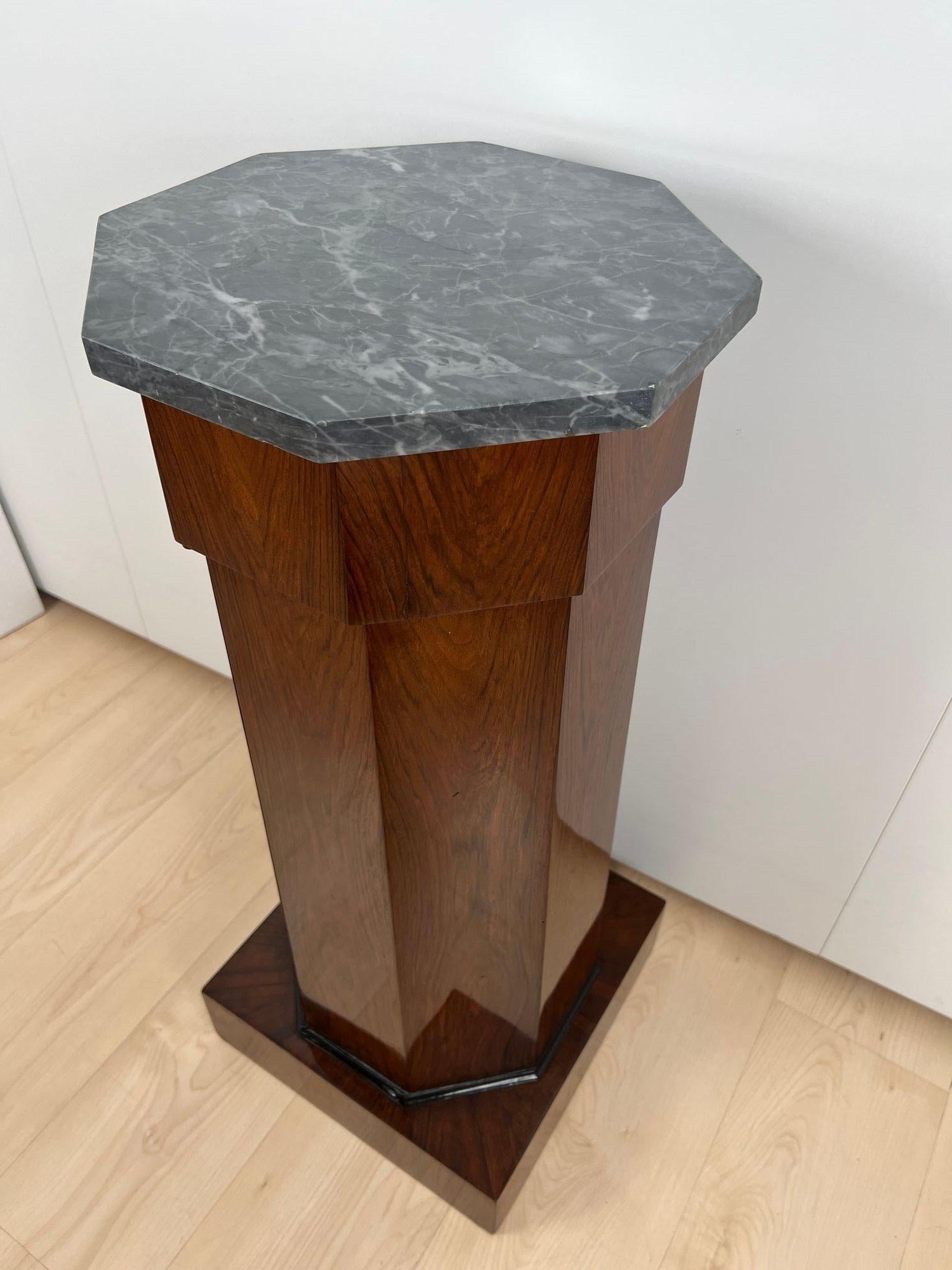 Cabinet à tambour Biedermeier, placage de noyer, marbre, France vers 1830 en vente 3