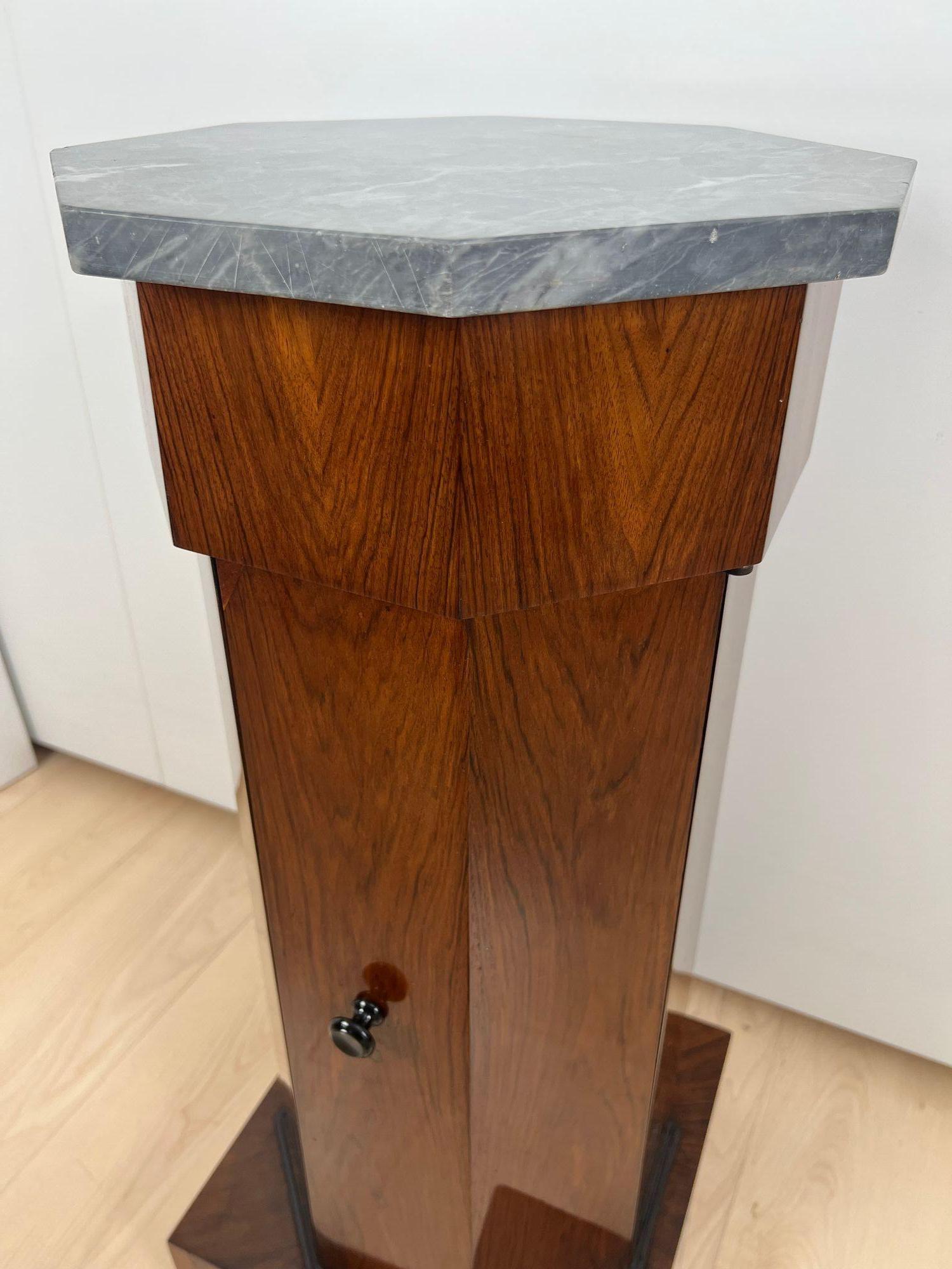 Cabinet à tambour Biedermeier, placage de noyer, marbre, France vers 1830 en vente 4