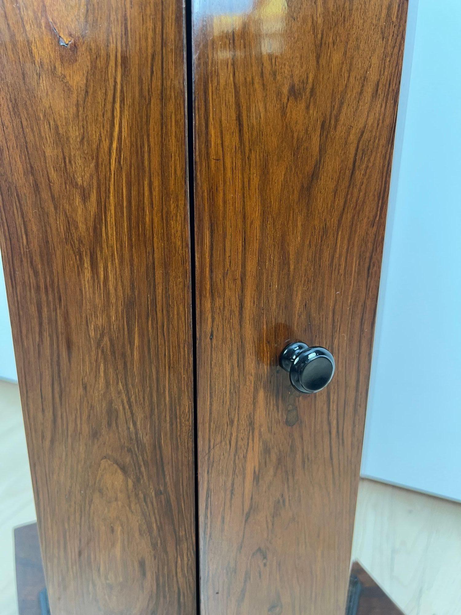 Cabinet à tambour Biedermeier, placage de noyer, marbre, France vers 1830 en vente 5