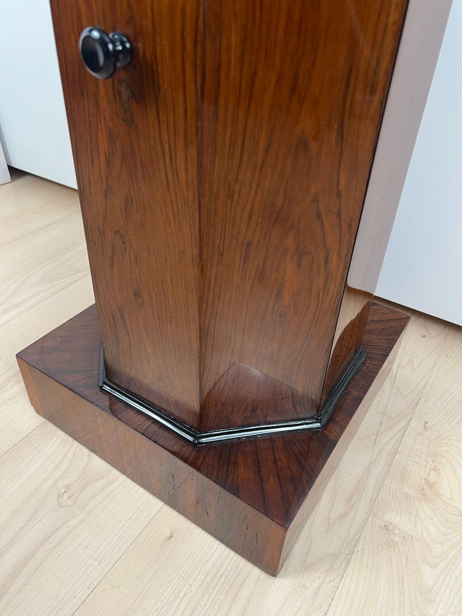 Cabinet à tambour Biedermeier, placage de noyer, marbre, France vers 1830 en vente 6