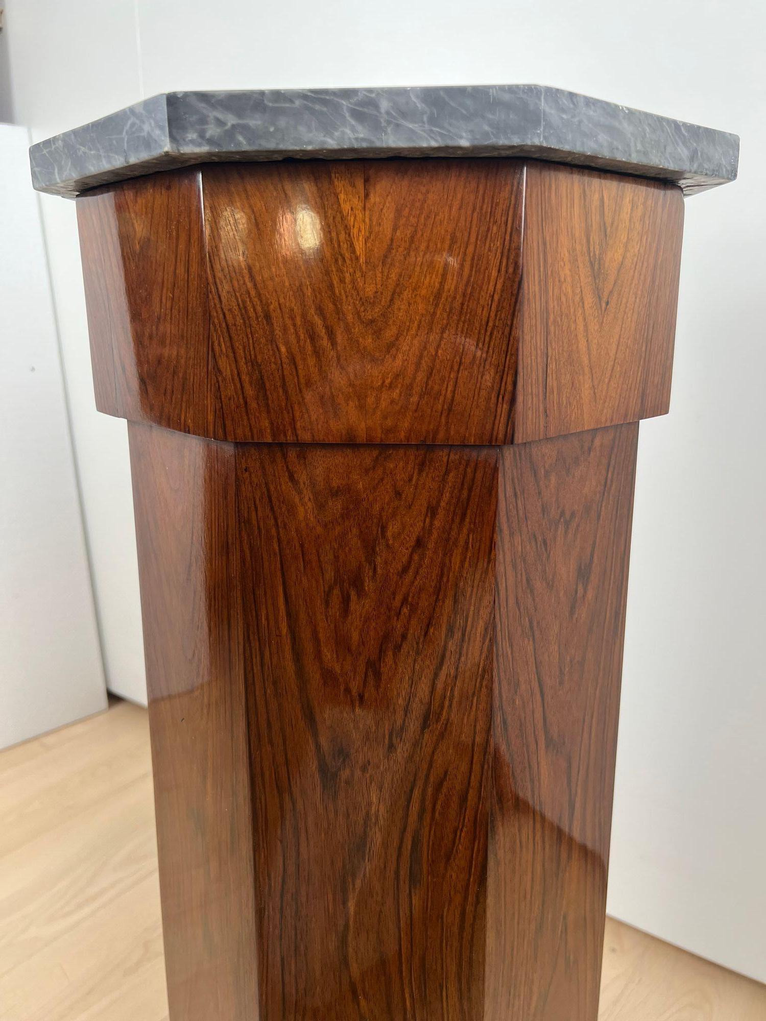 Cabinet à tambour Biedermeier, placage de noyer, marbre, France vers 1830 en vente 9