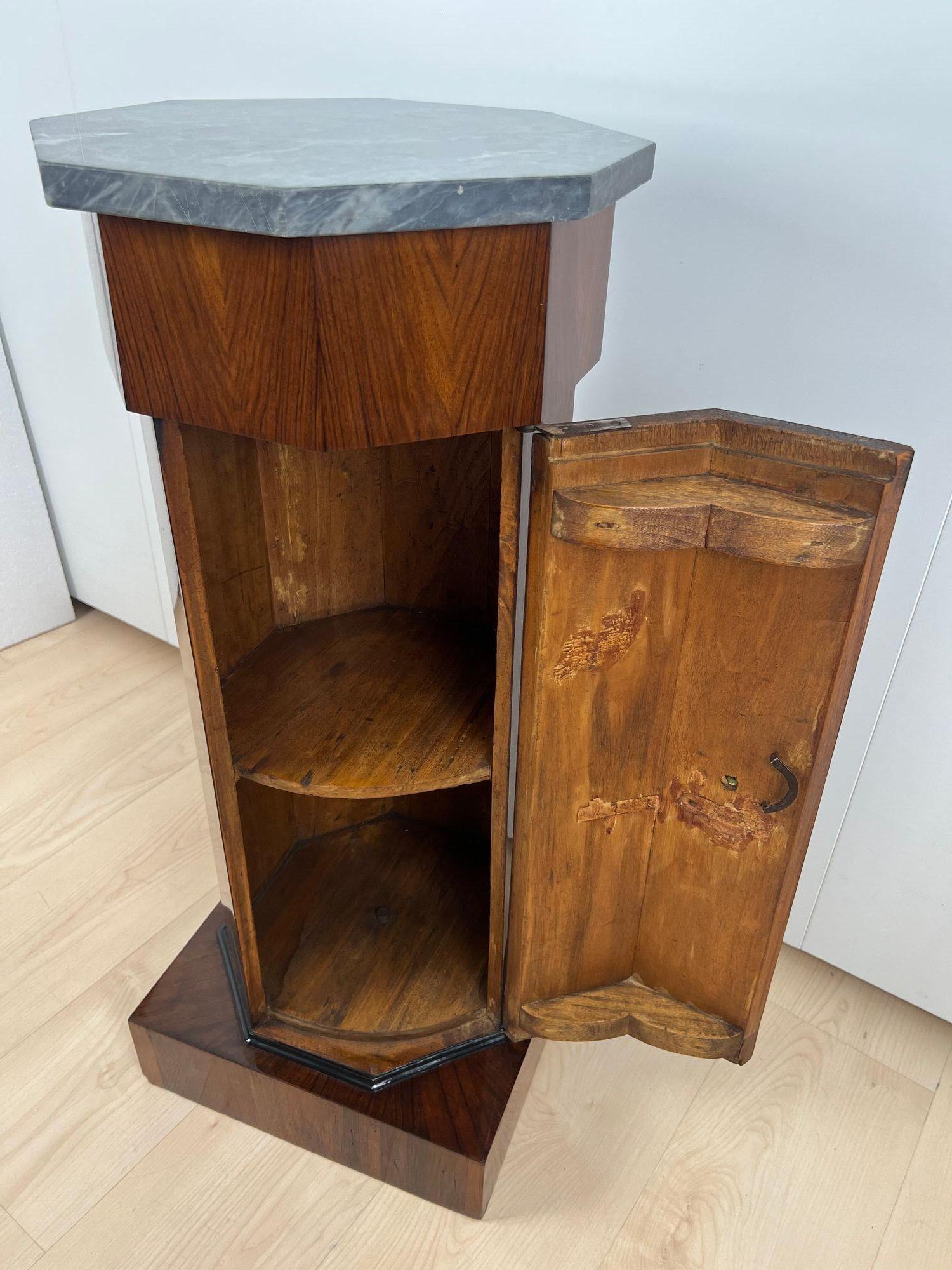 Cabinet à tambour Biedermeier, placage de noyer, marbre, France vers 1830 en vente 10