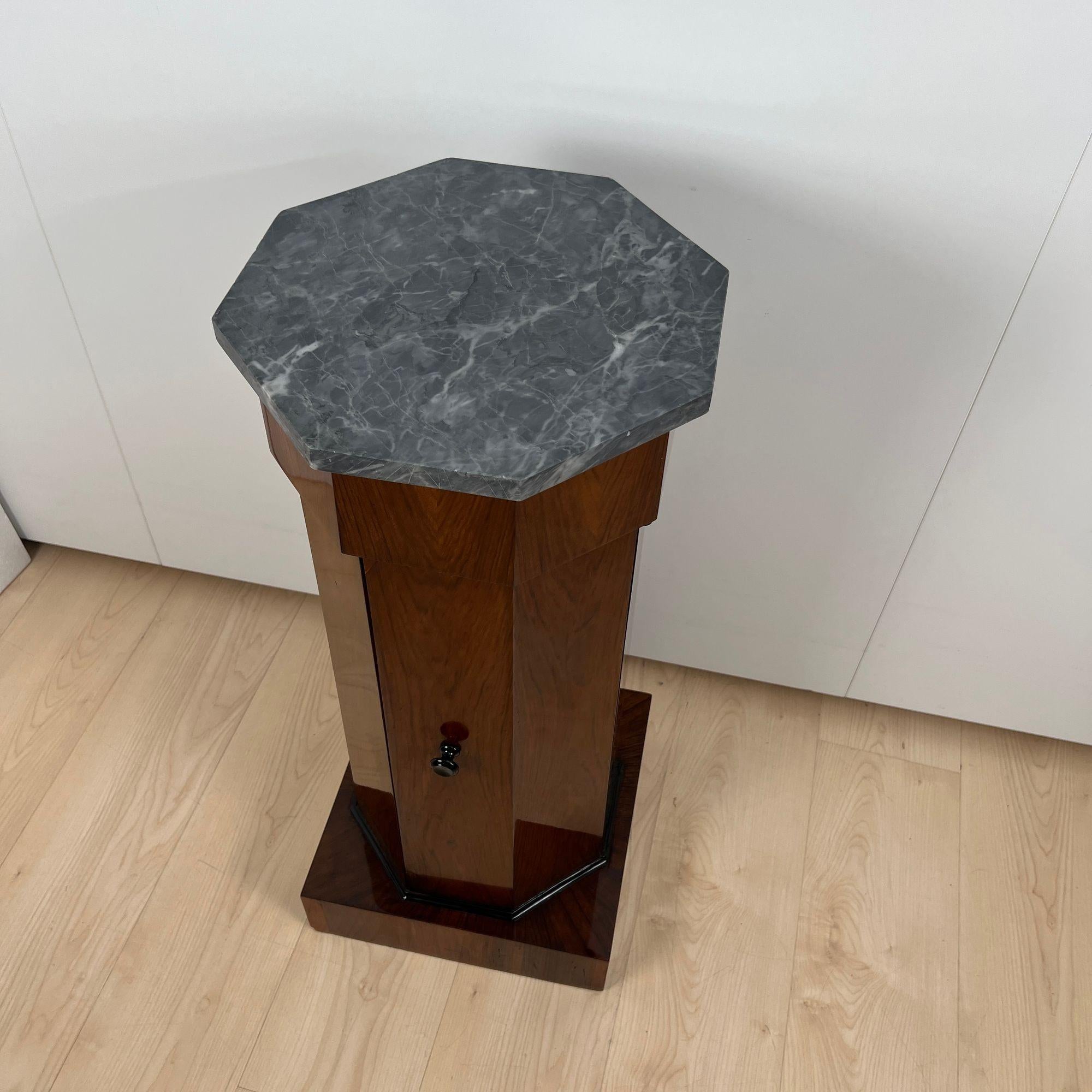 Poli Cabinet à tambour Biedermeier, placage de noyer, marbre, France vers 1830 en vente