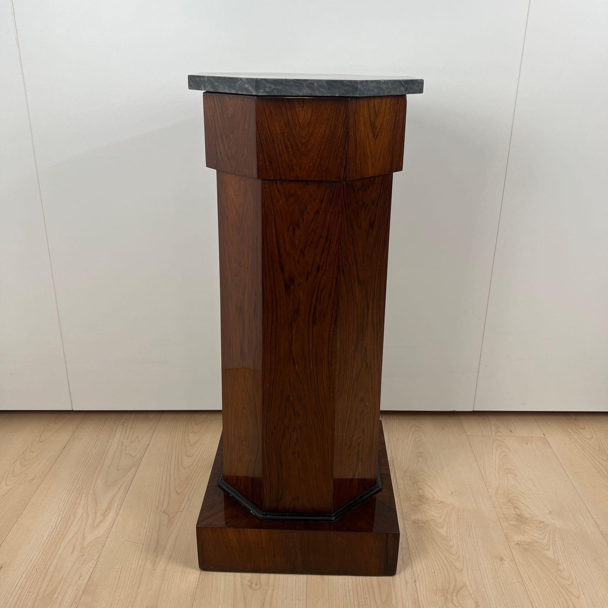 Fer Cabinet à tambour Biedermeier, placage de noyer, marbre, France vers 1830 en vente