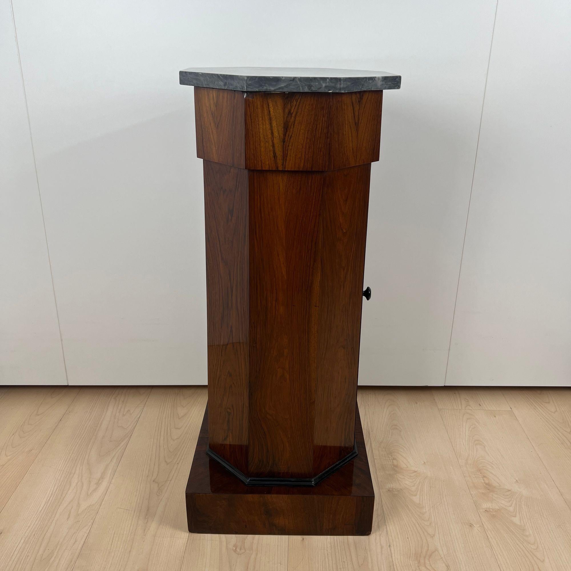 Cabinet à tambour Biedermeier, placage de noyer, marbre, France vers 1830 en vente 1
